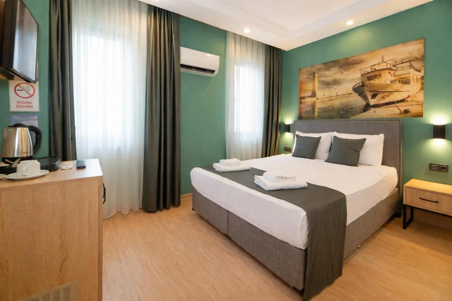 Photo of the whole room, Bed in Deniz Boutique Hotel