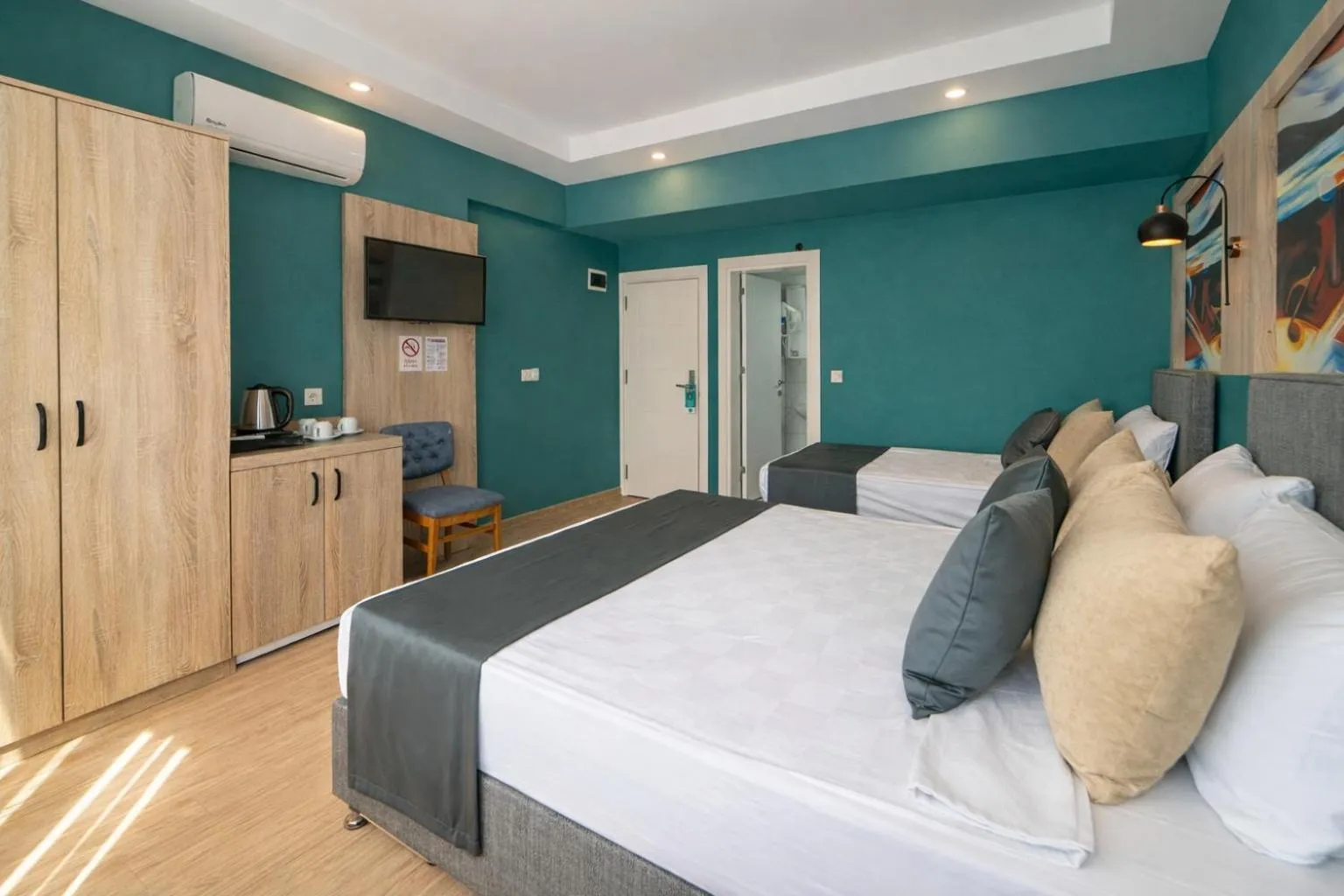 Photo of the whole room, Bed in Deniz Boutique Hotel