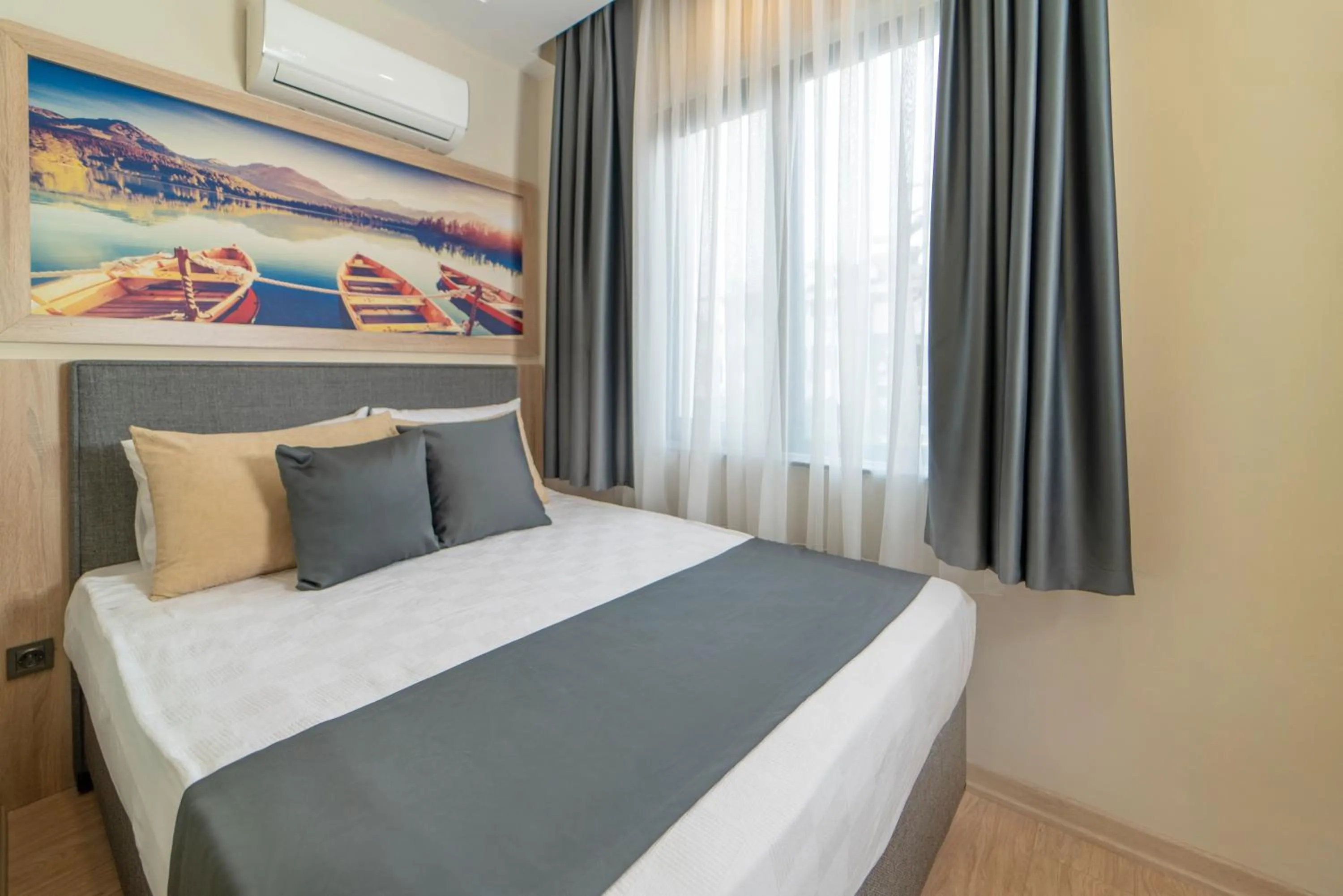 Photo of the whole room, Bed in Deniz Boutique Hotel