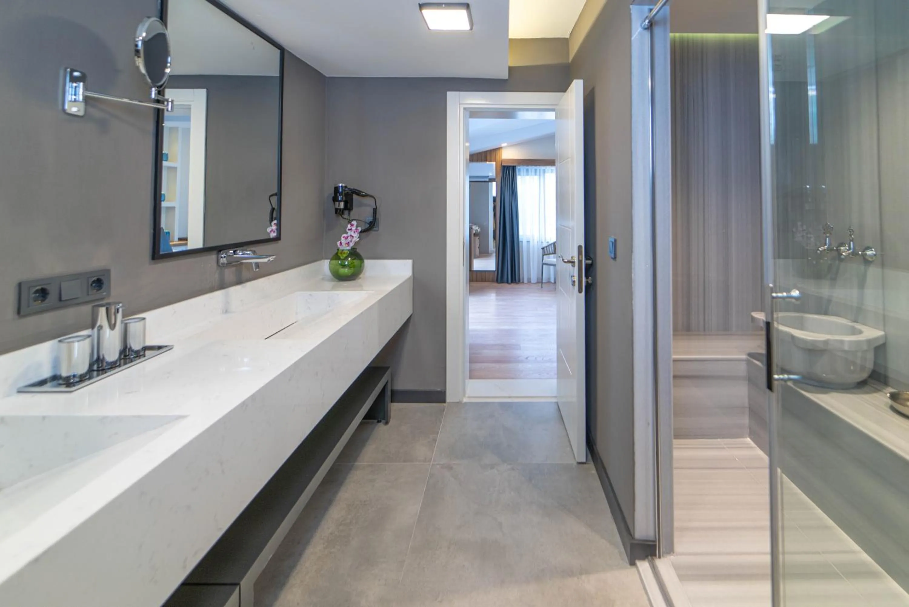 Shower in Deniz Boutique Hotel