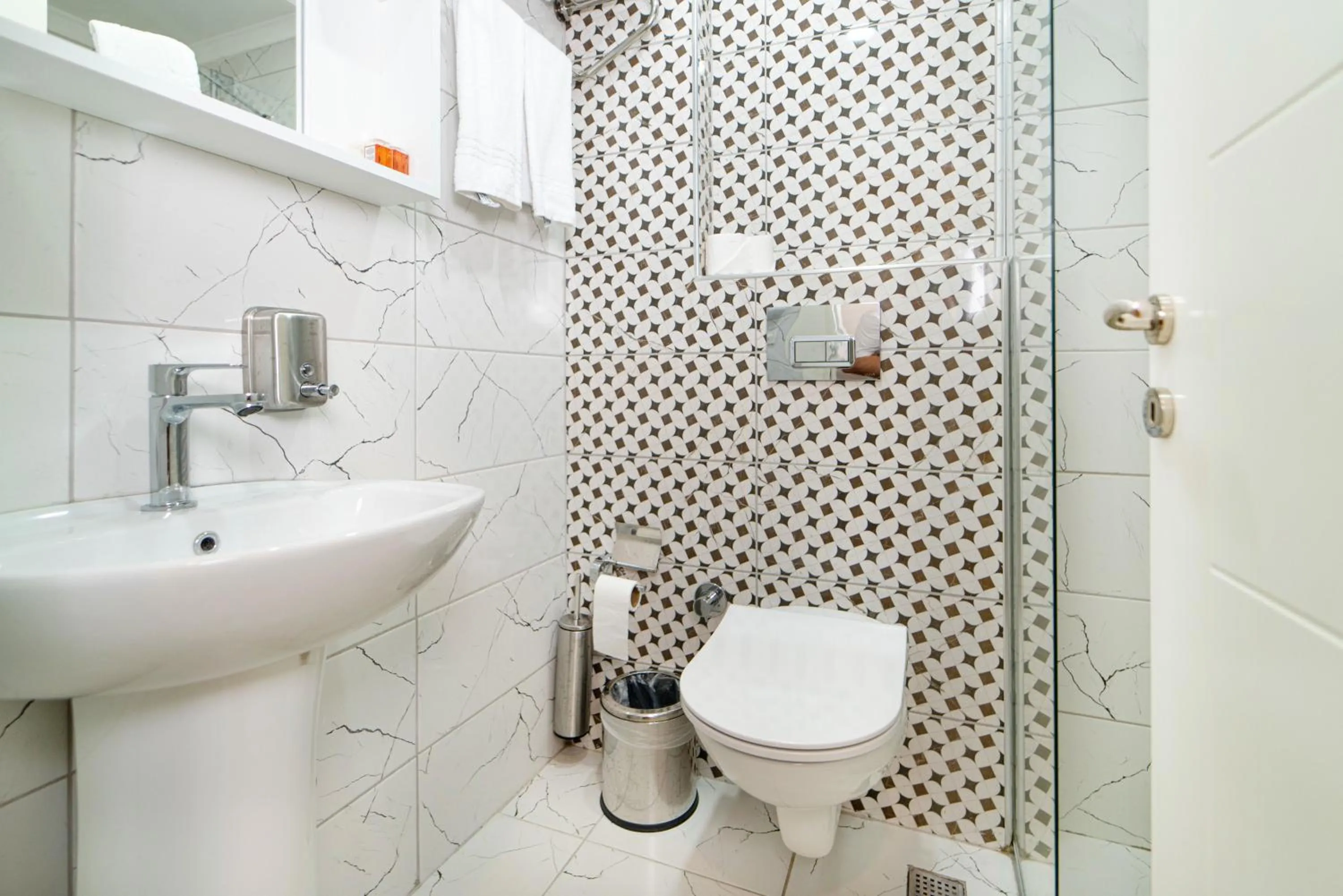 Shower in Deniz Boutique Hotel