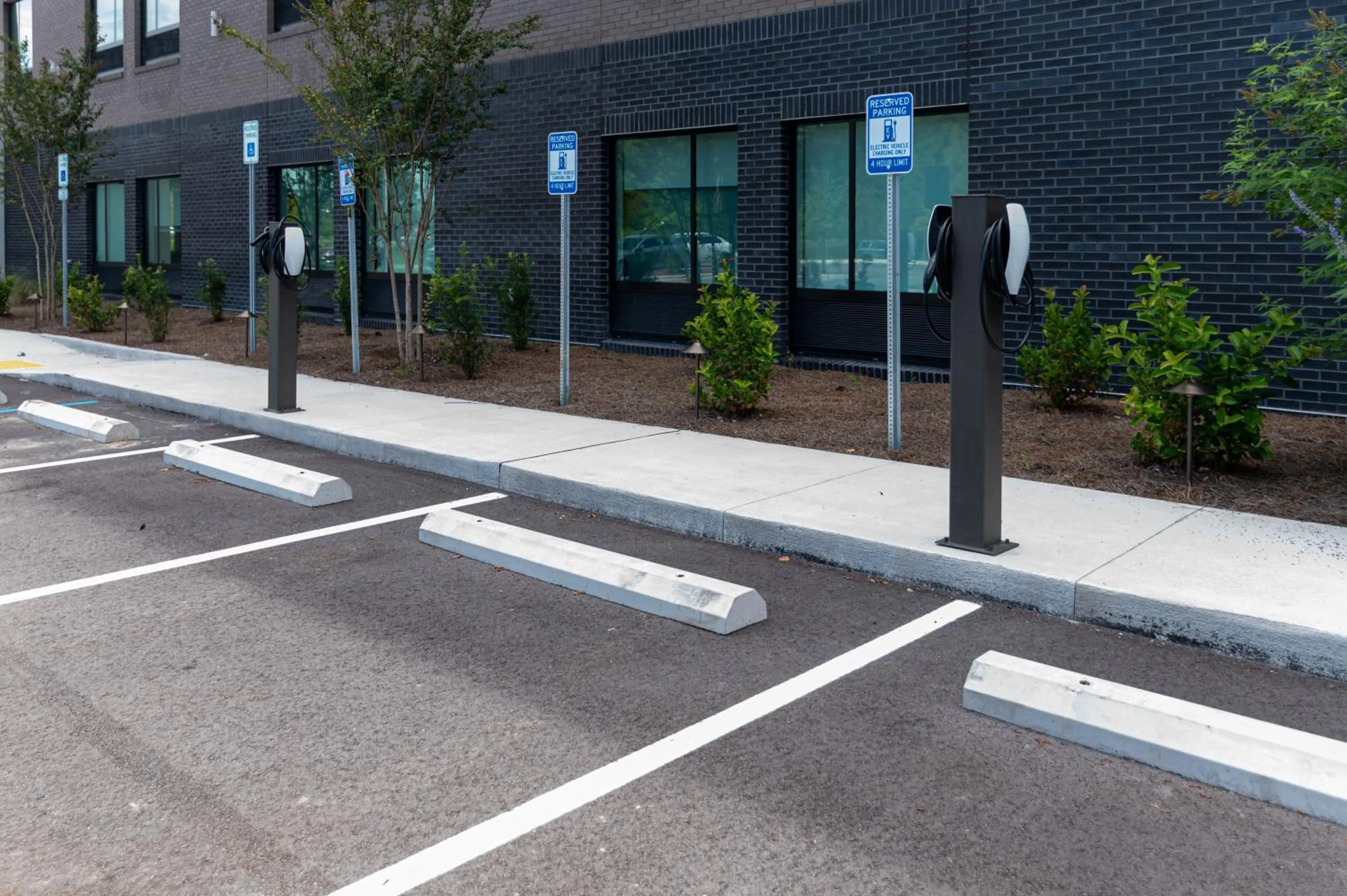 Parking in avid hotel Summerville by IHG