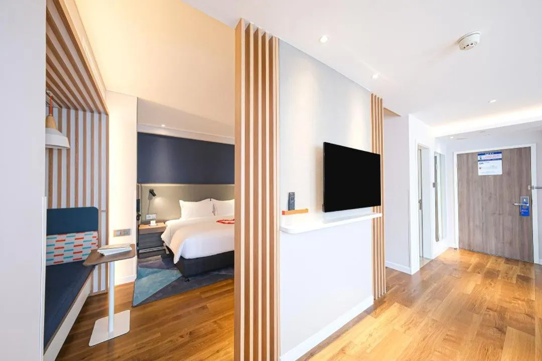 Photo of the whole room, Bed in Holiday Inn Express Quanzhou City Center by IHG