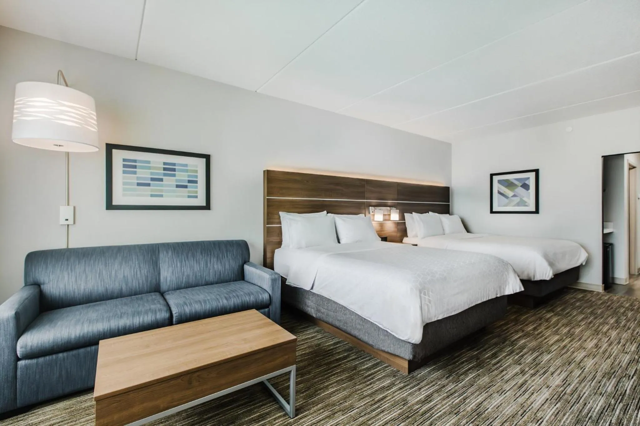 Photo of the whole room, Bed in Holiday Inn Express & Suites - Welland