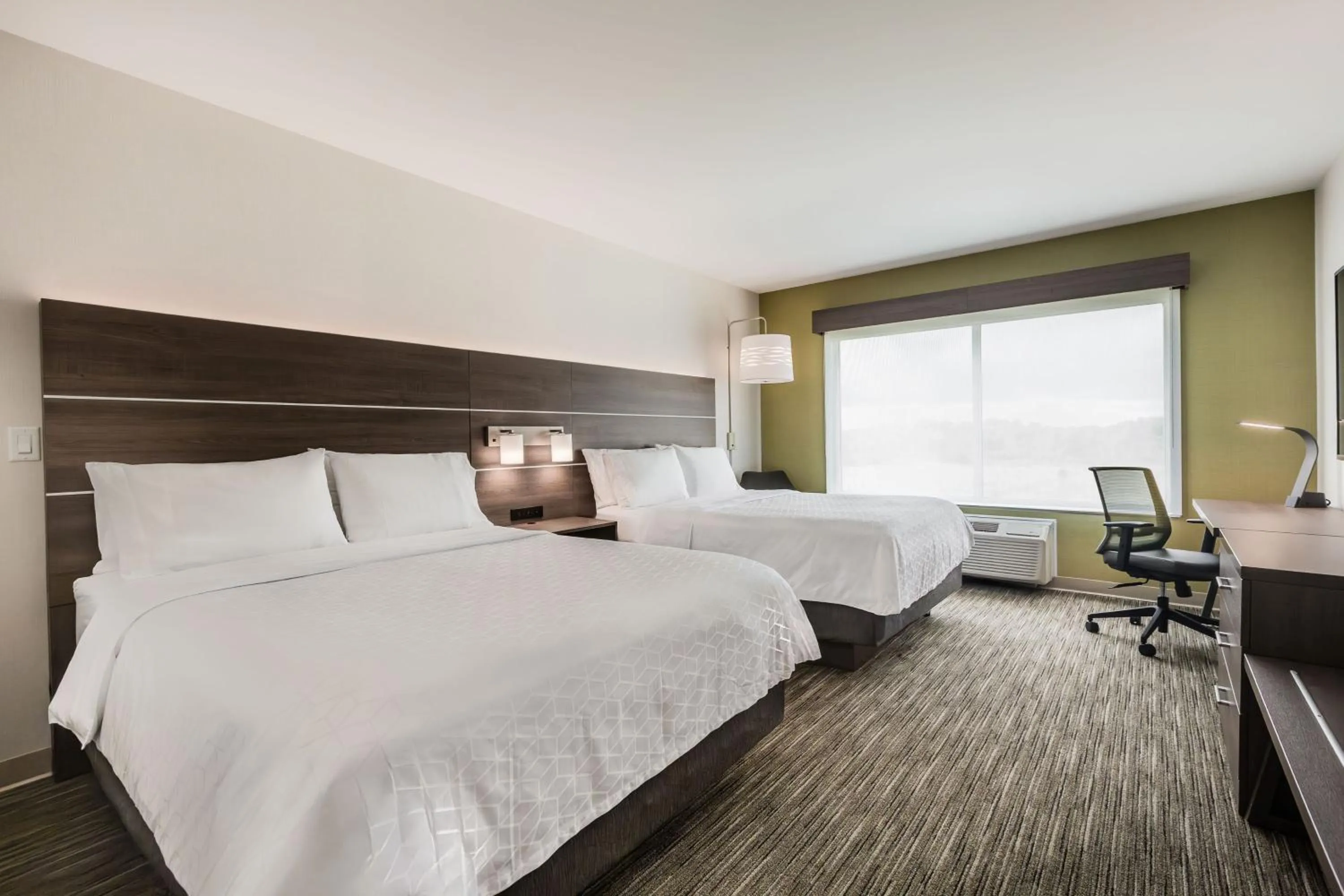 Photo of the whole room, Bed in Holiday Inn Express & Suites - Welland