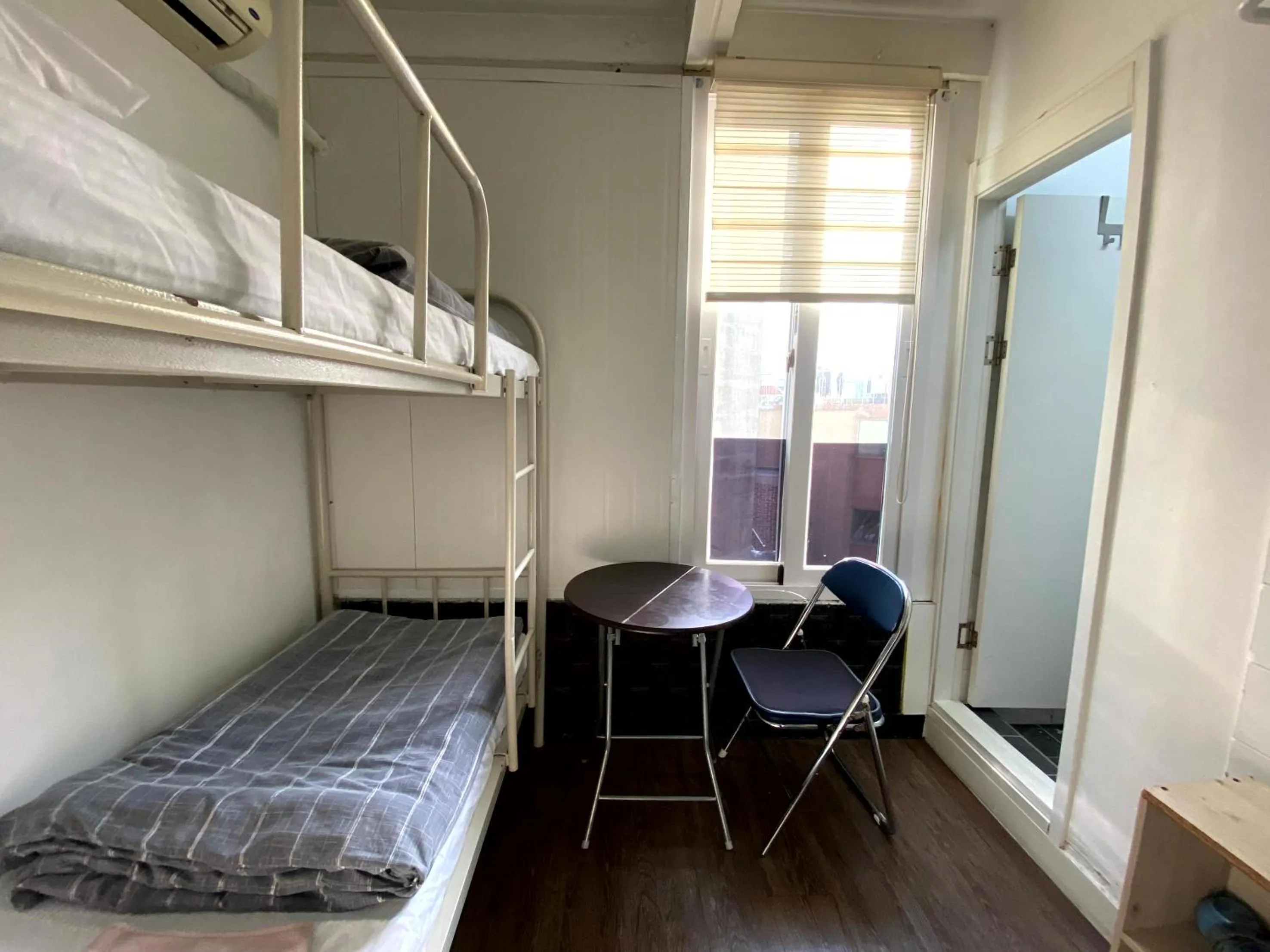 Bed in Itaewon Yellow Guesthouse