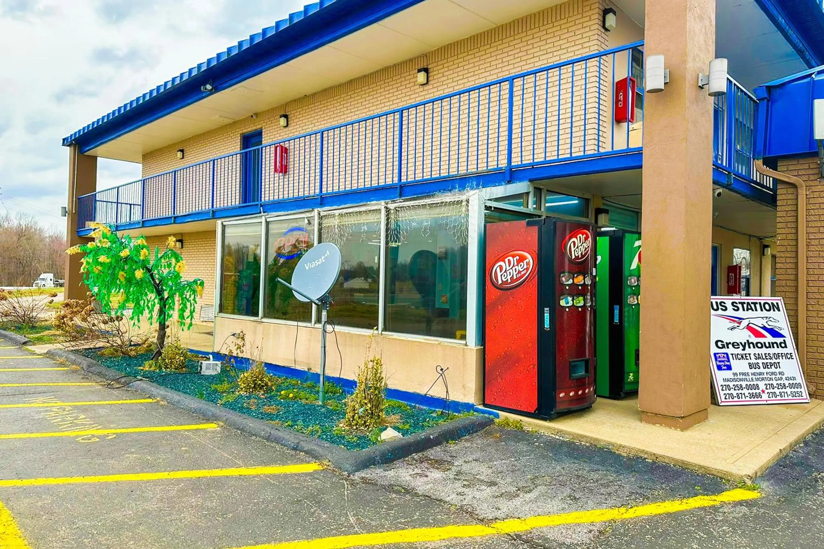 Facade/entrance in Happy Stay Inn Madisonville I-69 By OYO