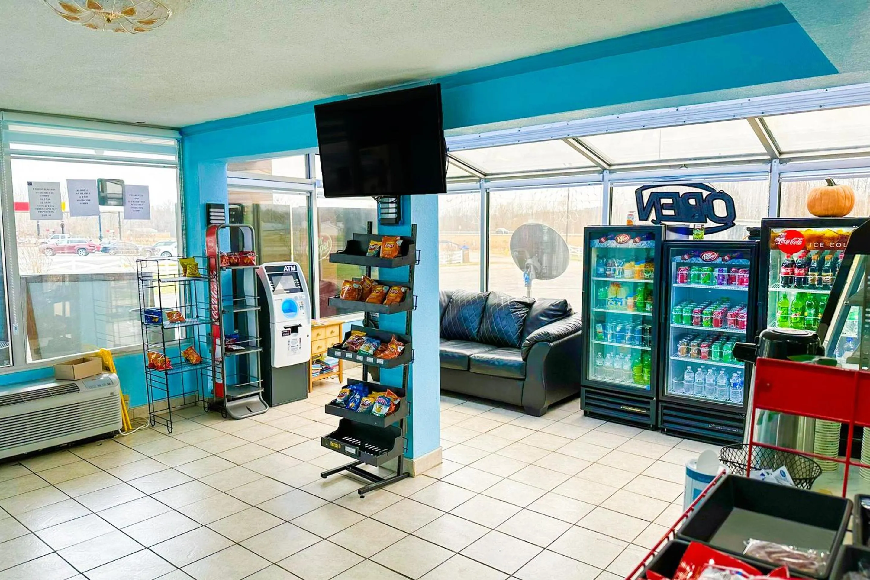 Lobby or reception in Happy Stay Inn Madisonville I-69 By OYO