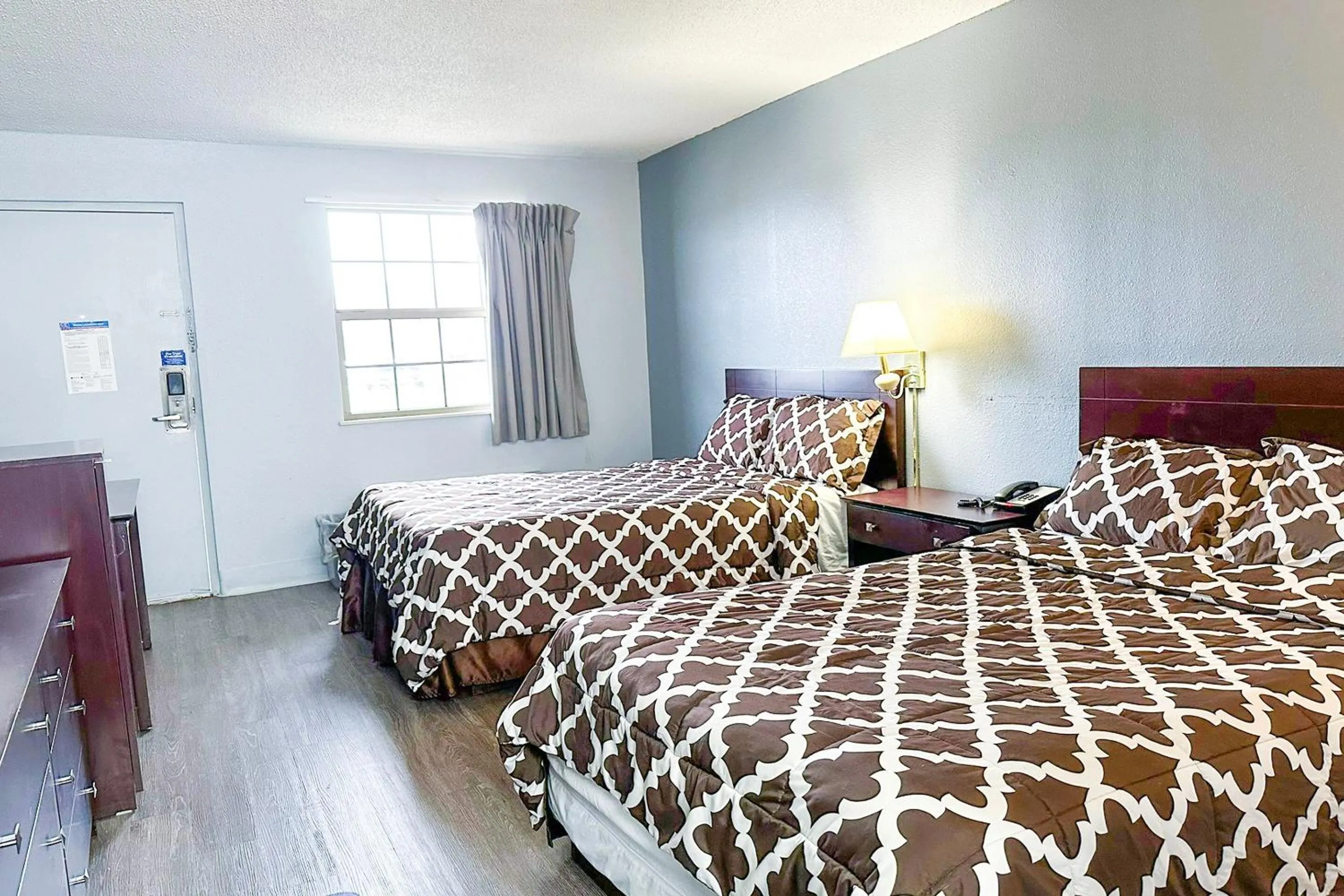 Bedroom, Bed in Happy Stay Inn Madisonville I-69 By OYO