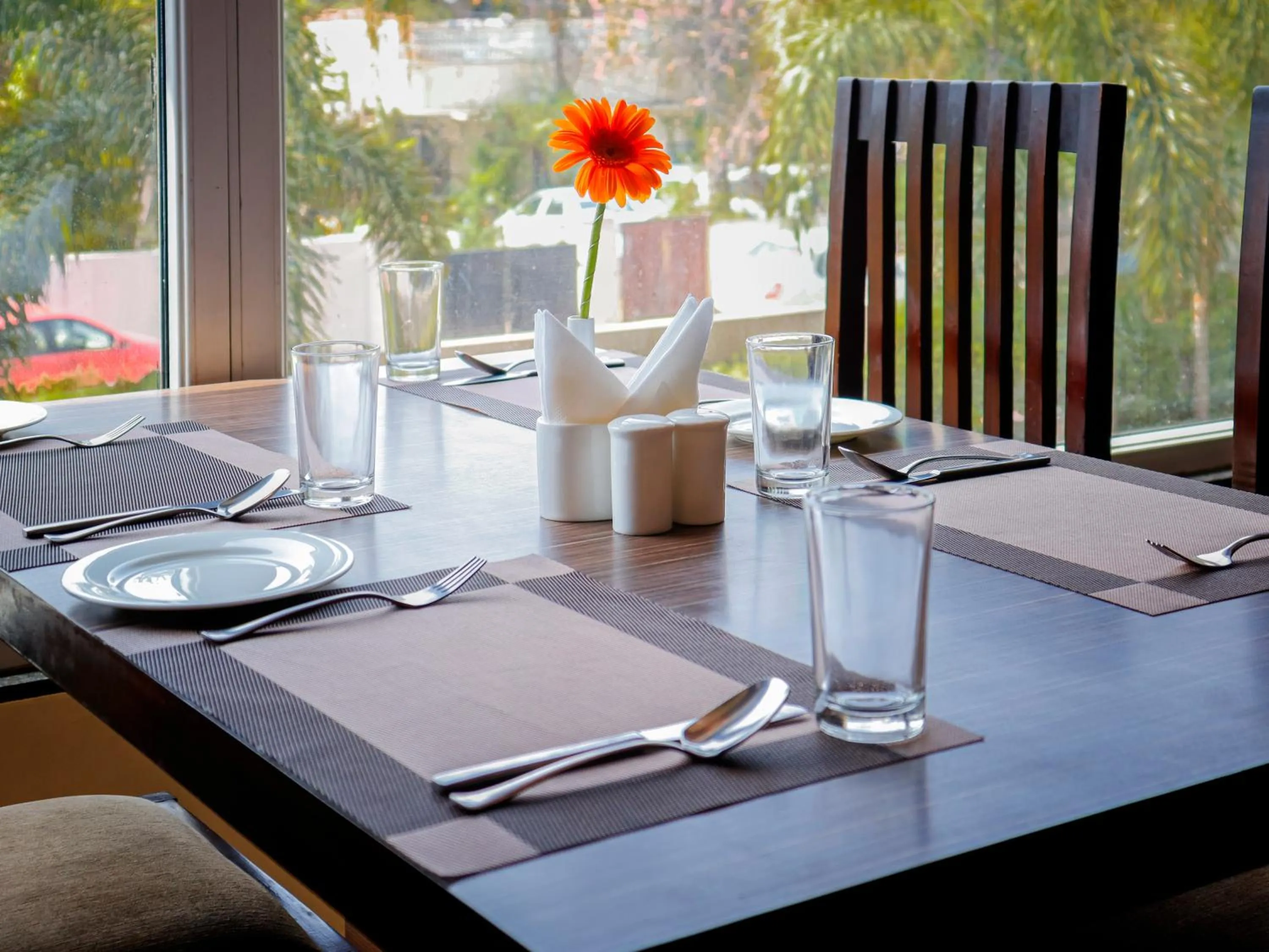 Restaurant/places to eat in Spree Hotel Jaipur