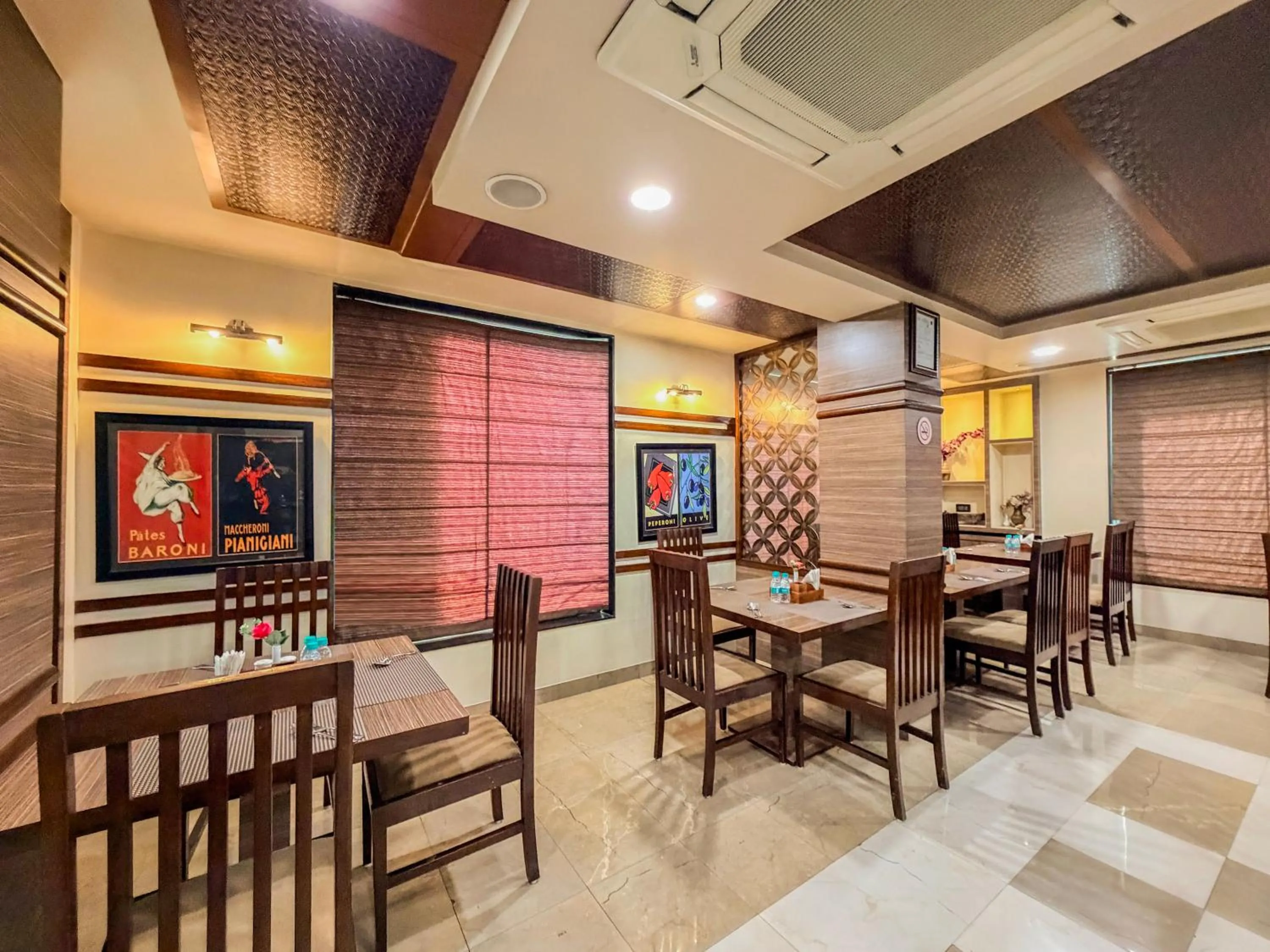 Restaurant/places to eat in Spree Hotel Jaipur