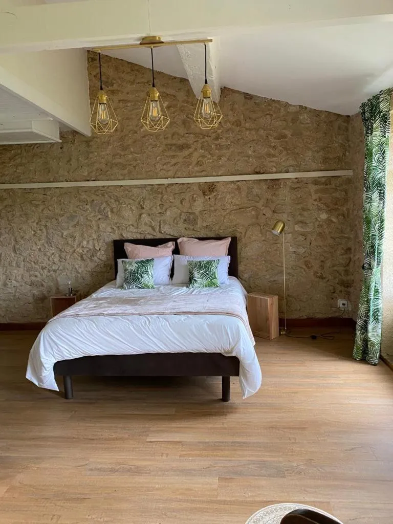 Bed in Le Jardin dans les vignes