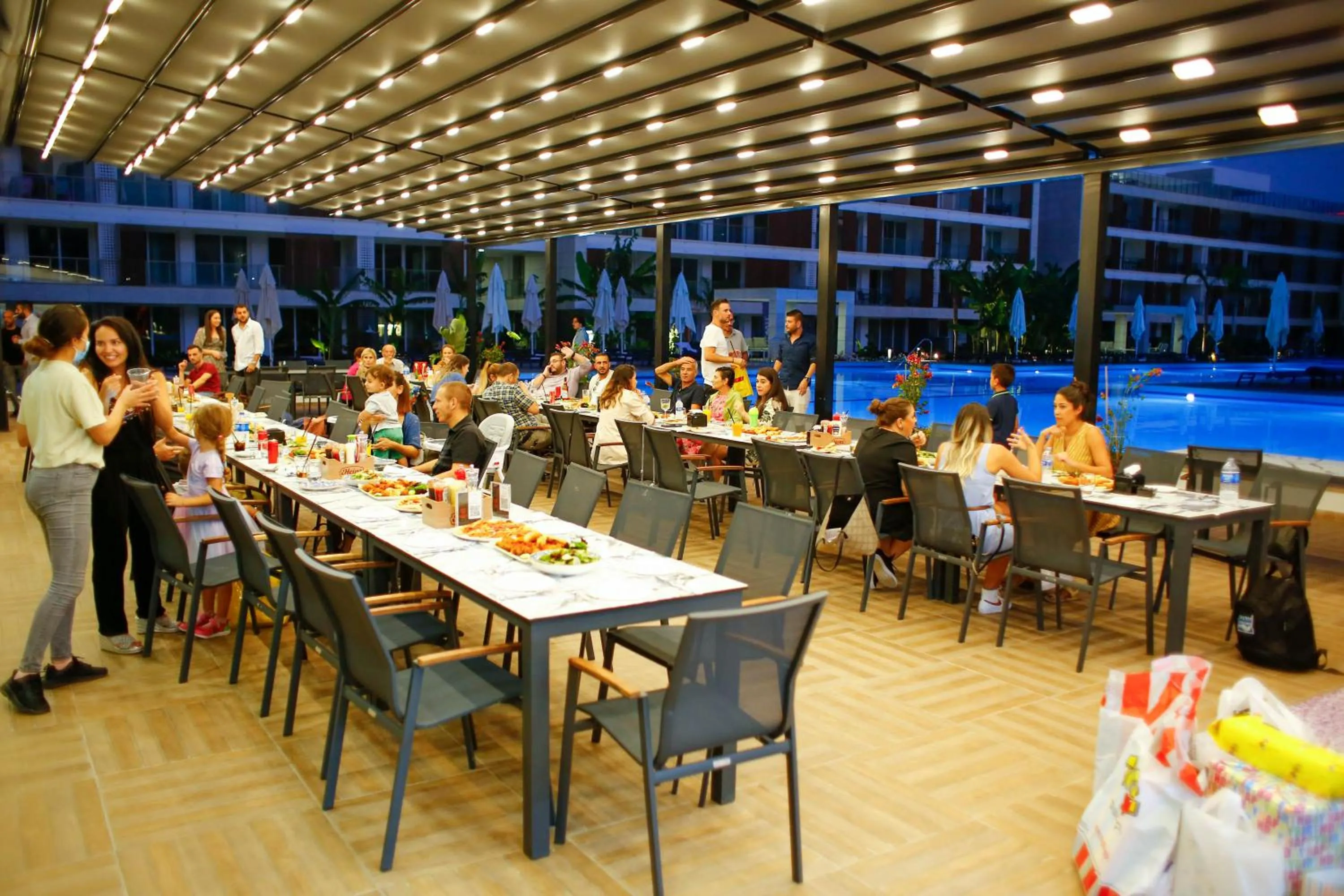 Restaurant/places to eat in Courtyard Long Beach Holiday Resort