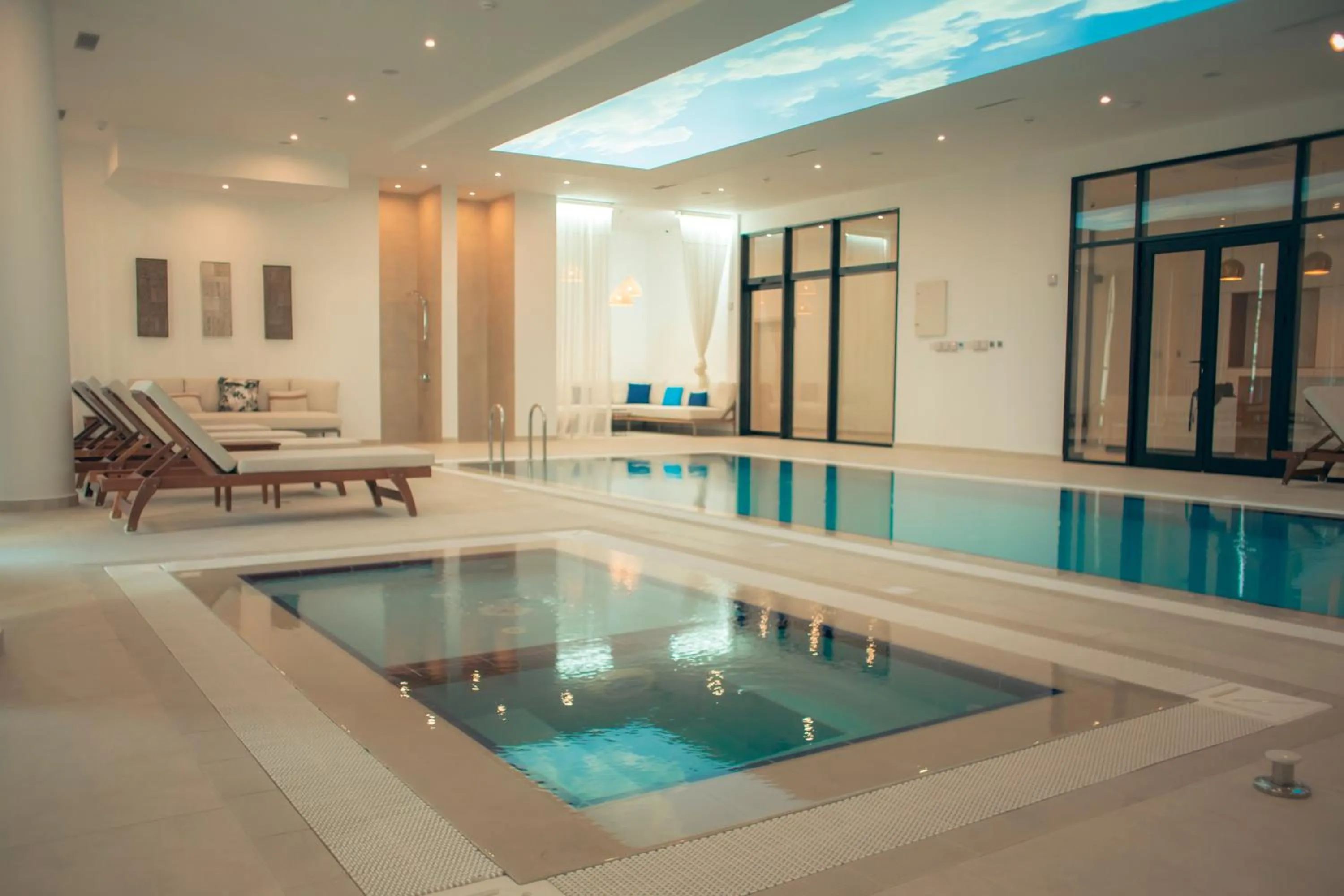 Swimming pool in Courtyard Long Beach Holiday Resort