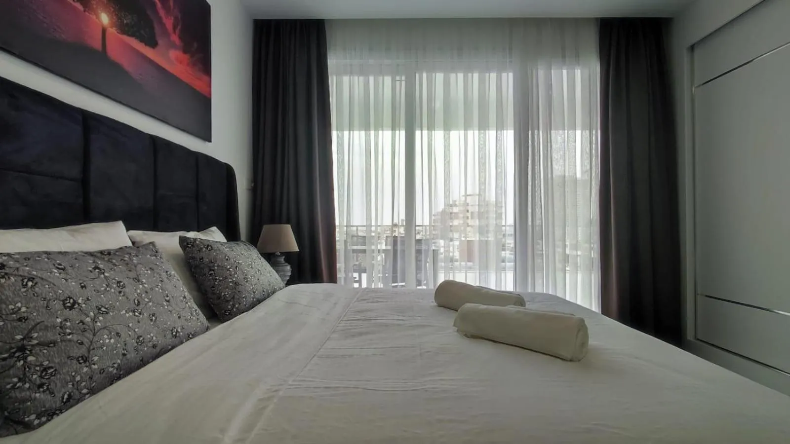 Bed in Courtyard Long Beach Holiday Resort