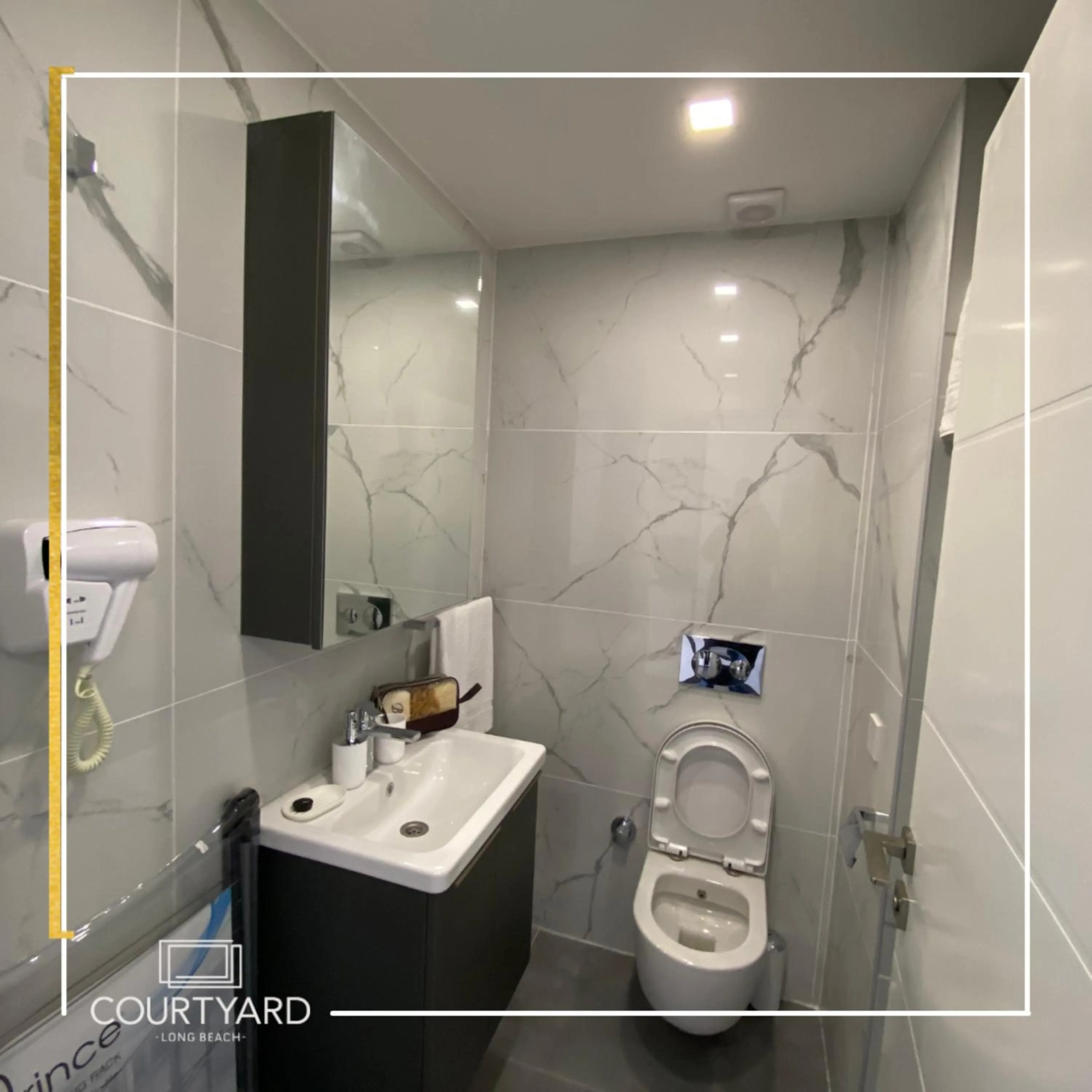 Bathroom in Courtyard Long Beach Holiday Resort