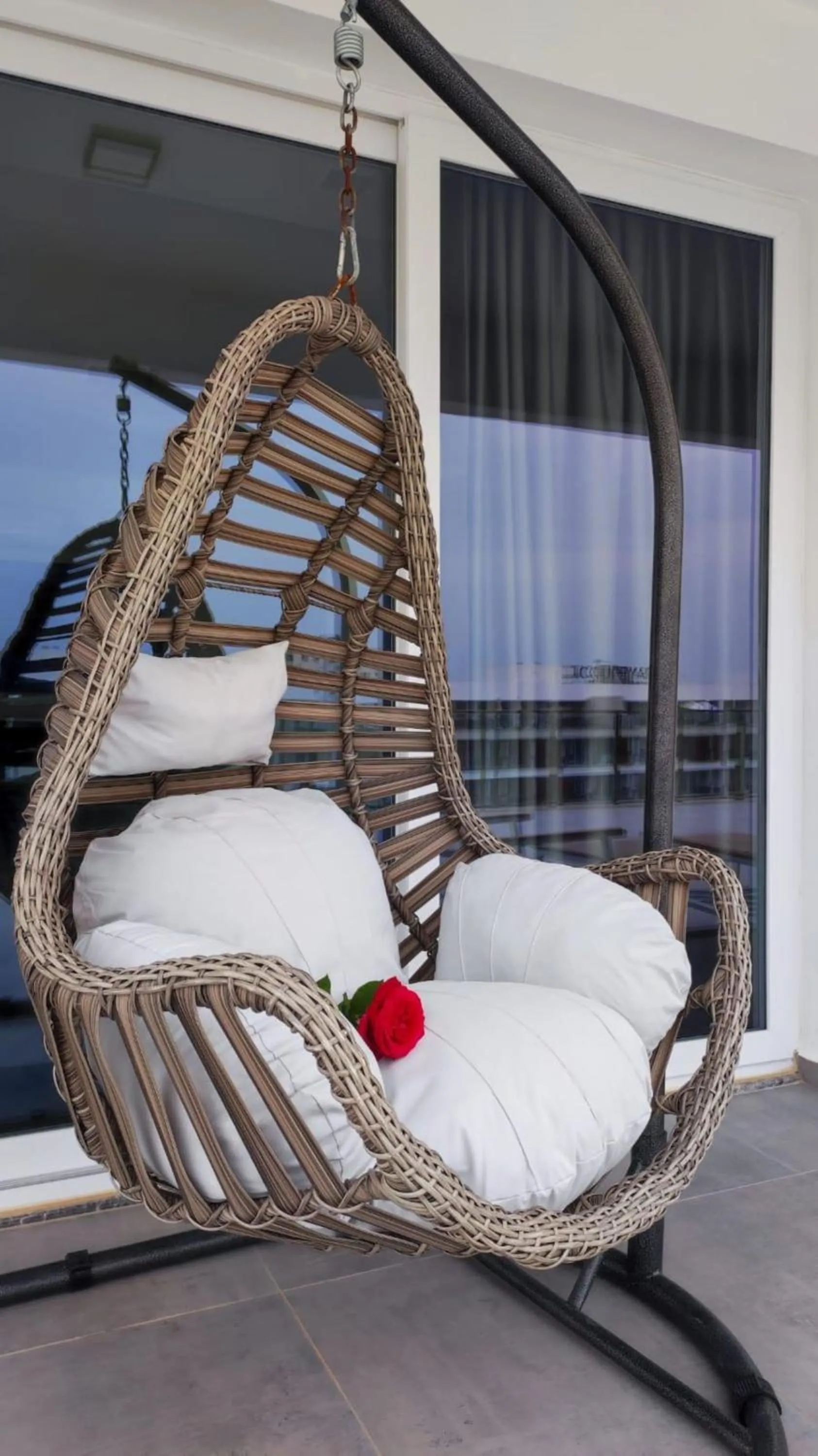 Seating area in Courtyard Long Beach Holiday Resort