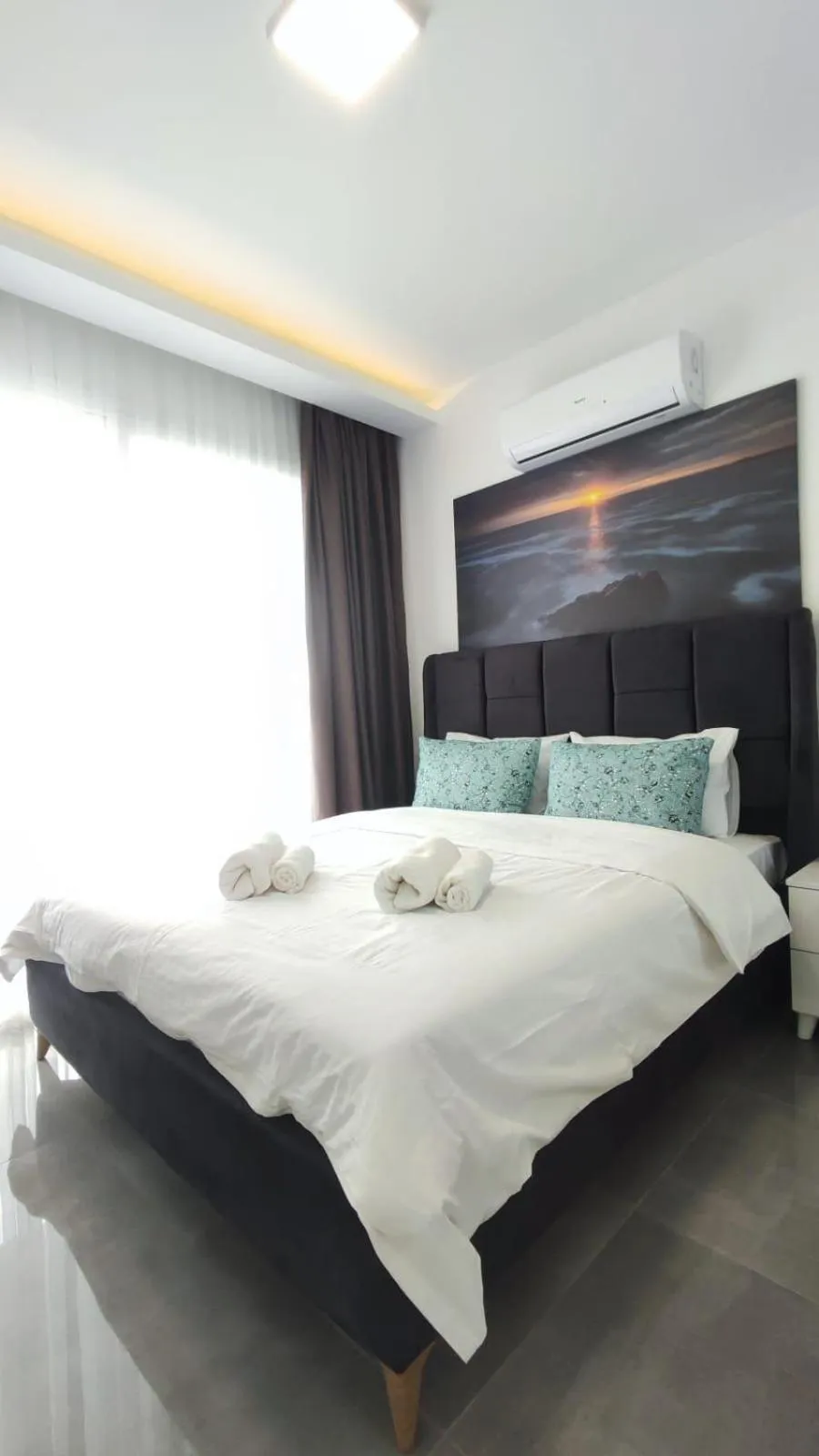 Bedroom, Bed in Courtyard Long Beach Holiday Resort