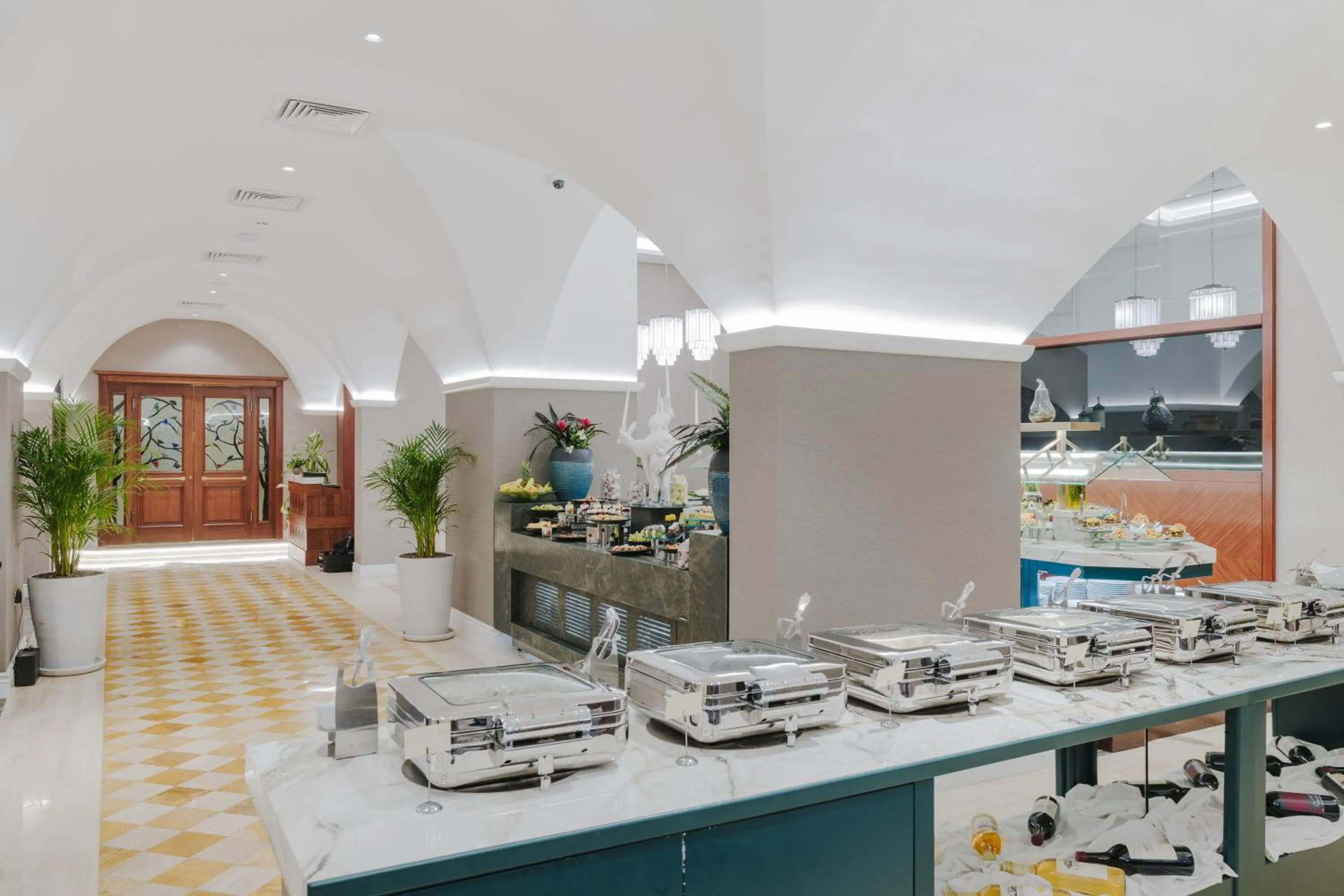 Restaurant/places to eat in The Arkin Colony Hotel