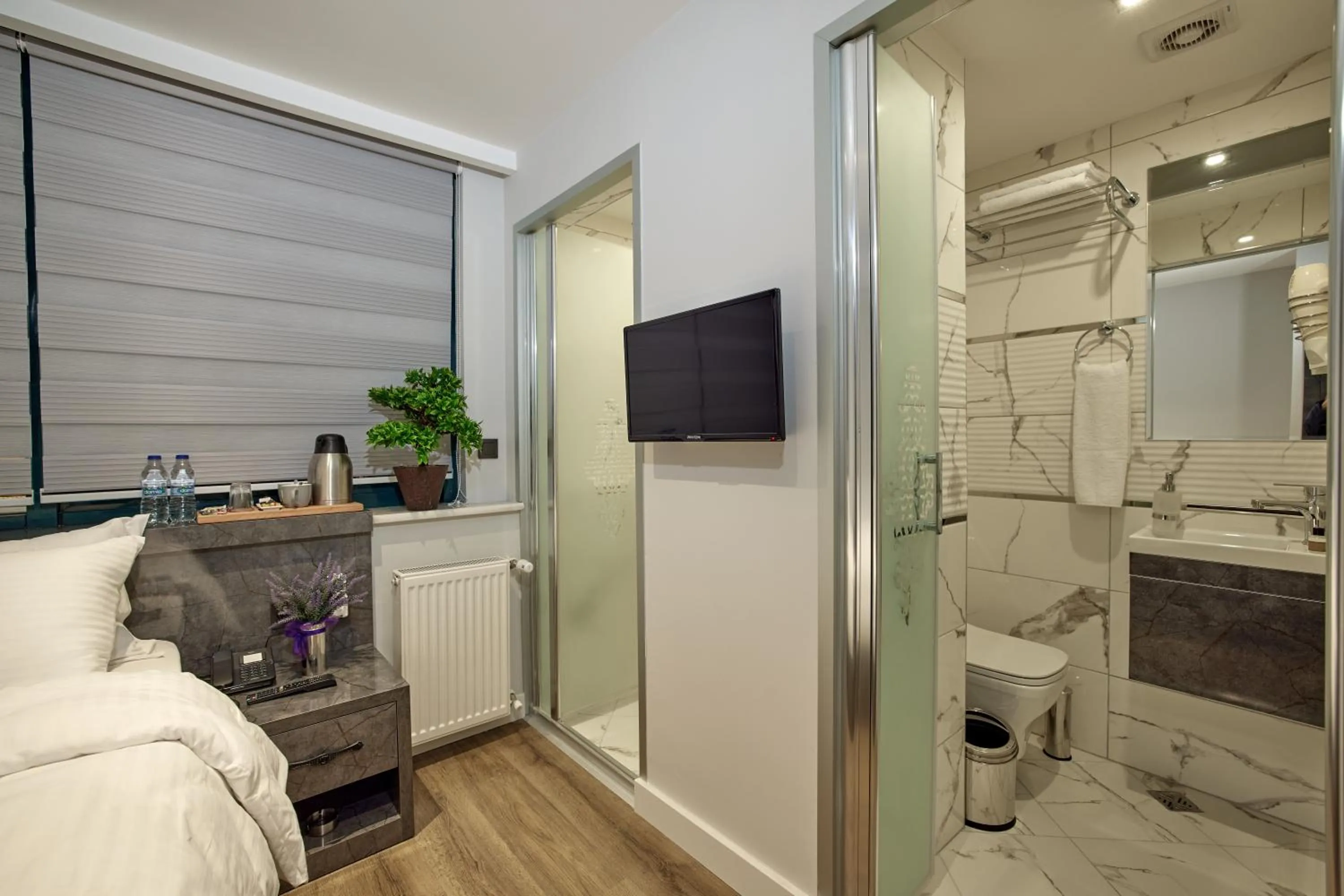 Photo of the whole room in The Bold Hotel