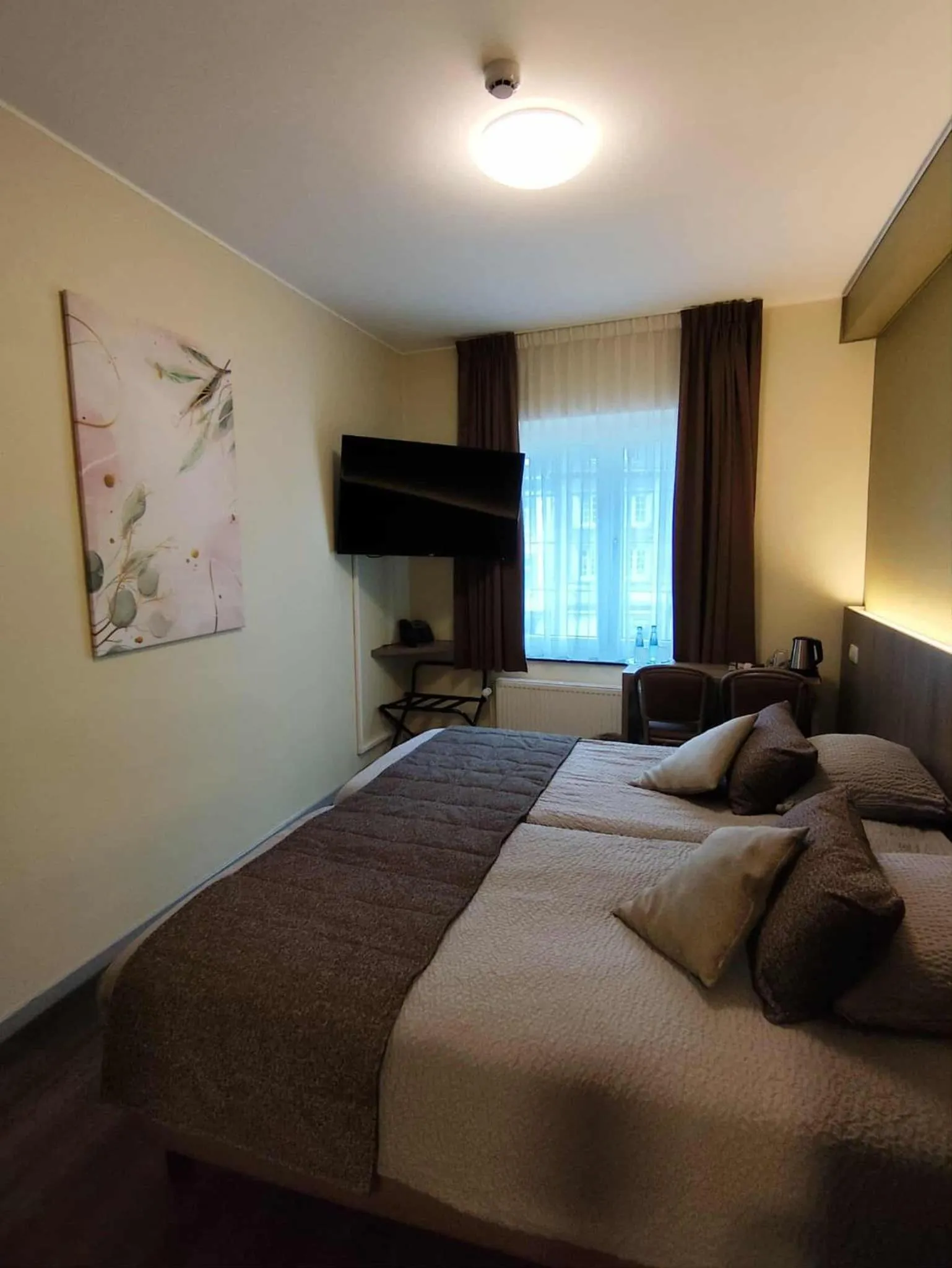 Bed in Hotel des Postes