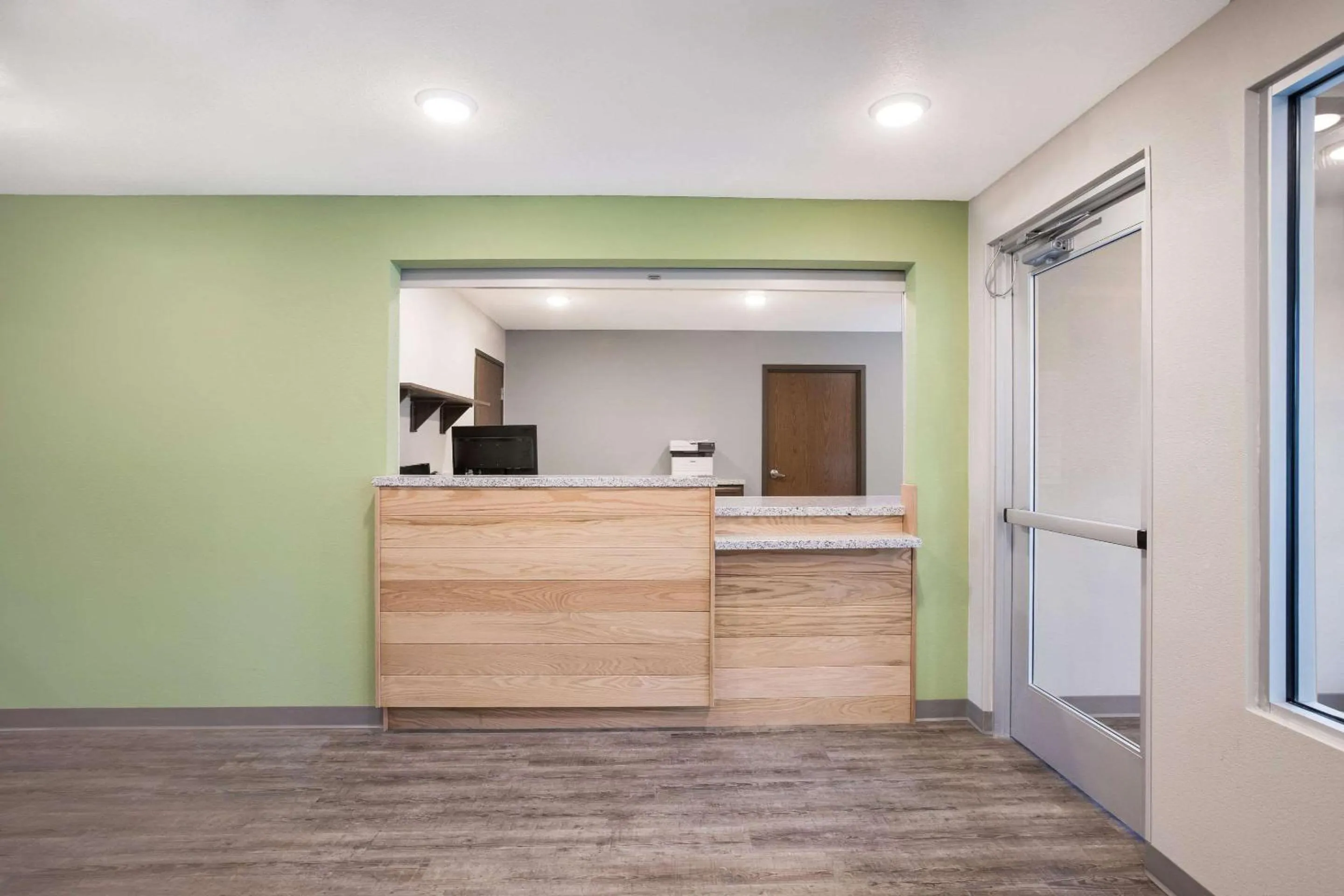 Lobby or reception in WoodSpring Suites Detroit Madison Heights