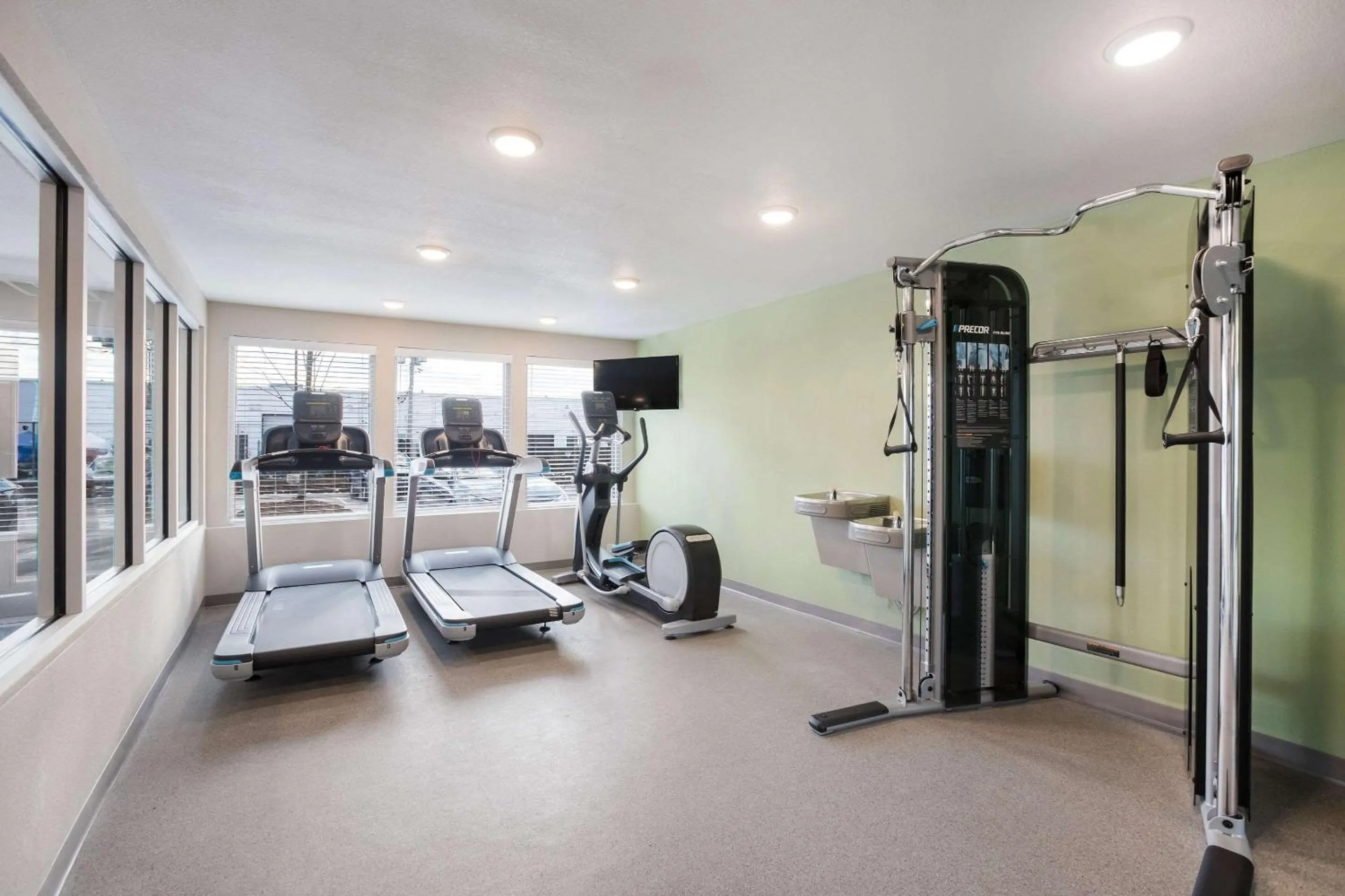 Fitness centre/facilities in WoodSpring Suites Detroit Madison Heights