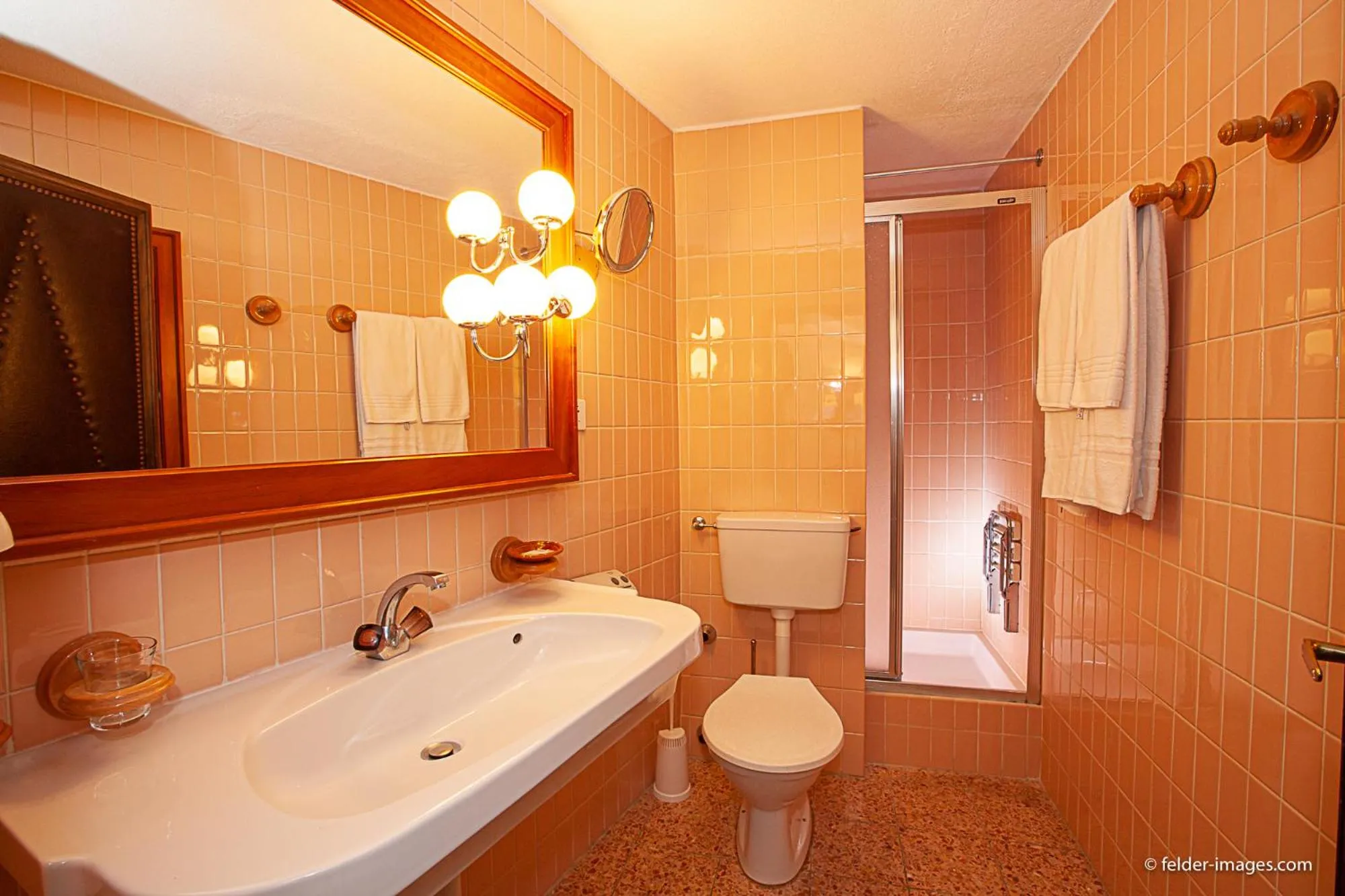 Shower in Hotel Astoria