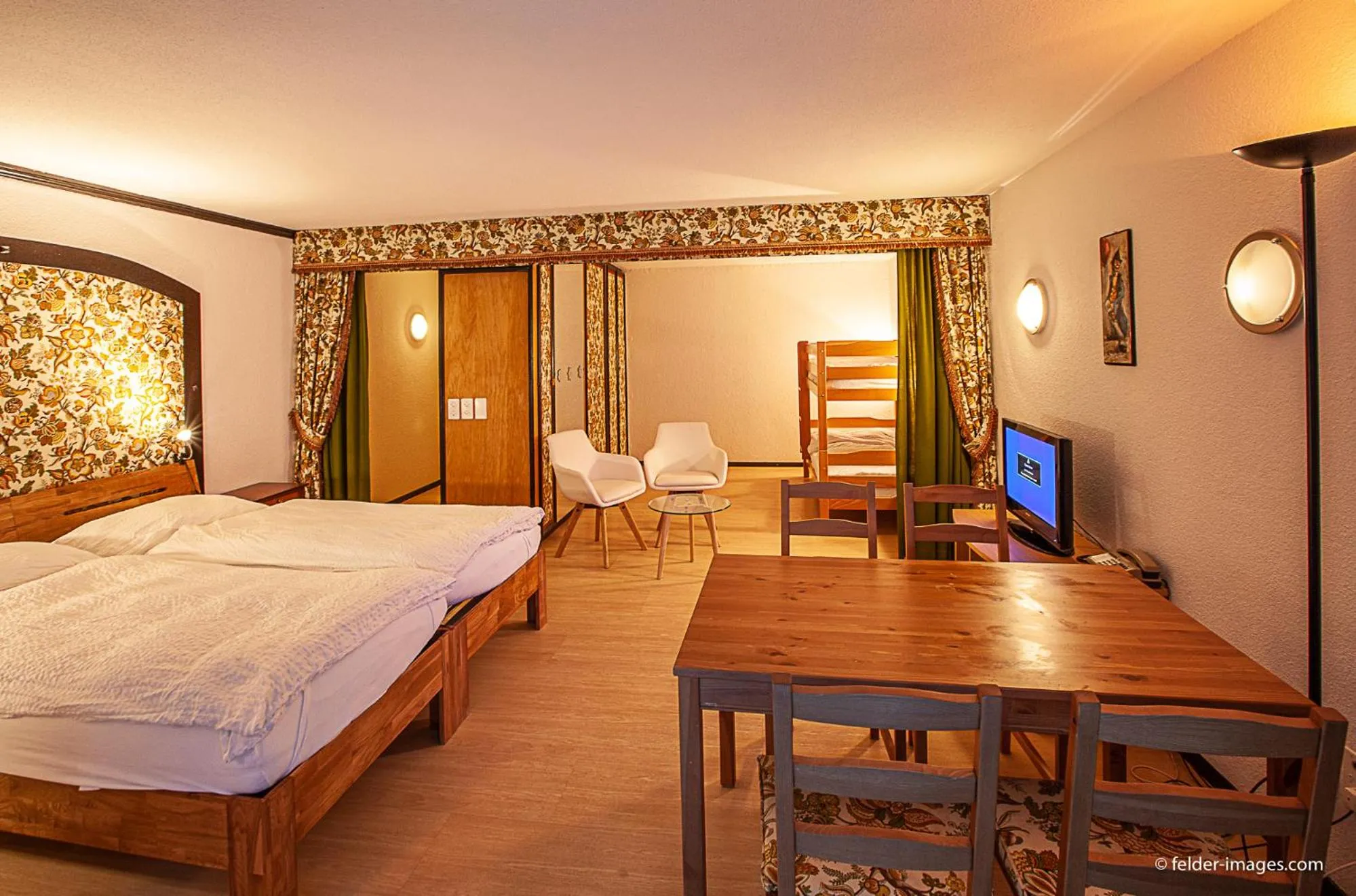 Bedroom, Bed in Hotel Astoria