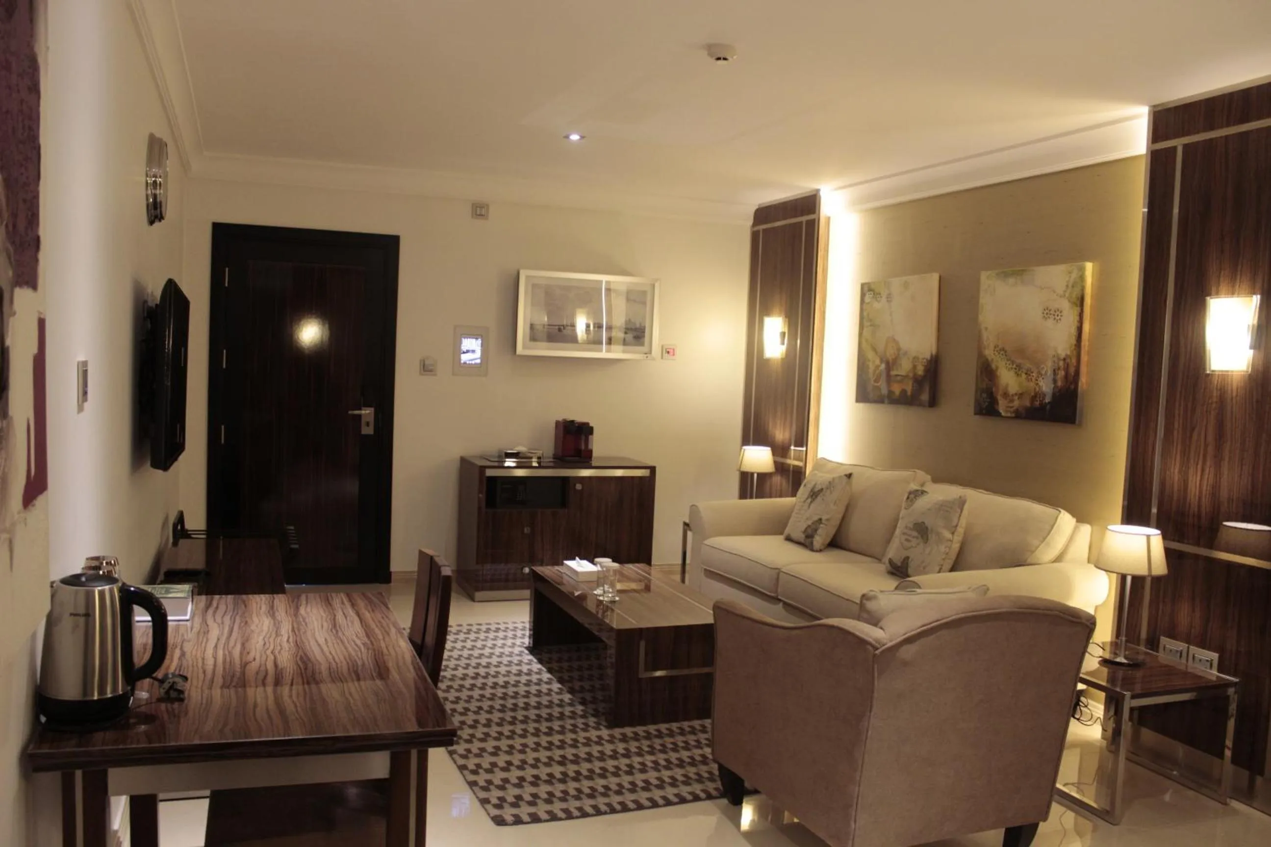 Communal lounge/ TV room in Tio Sea Resort