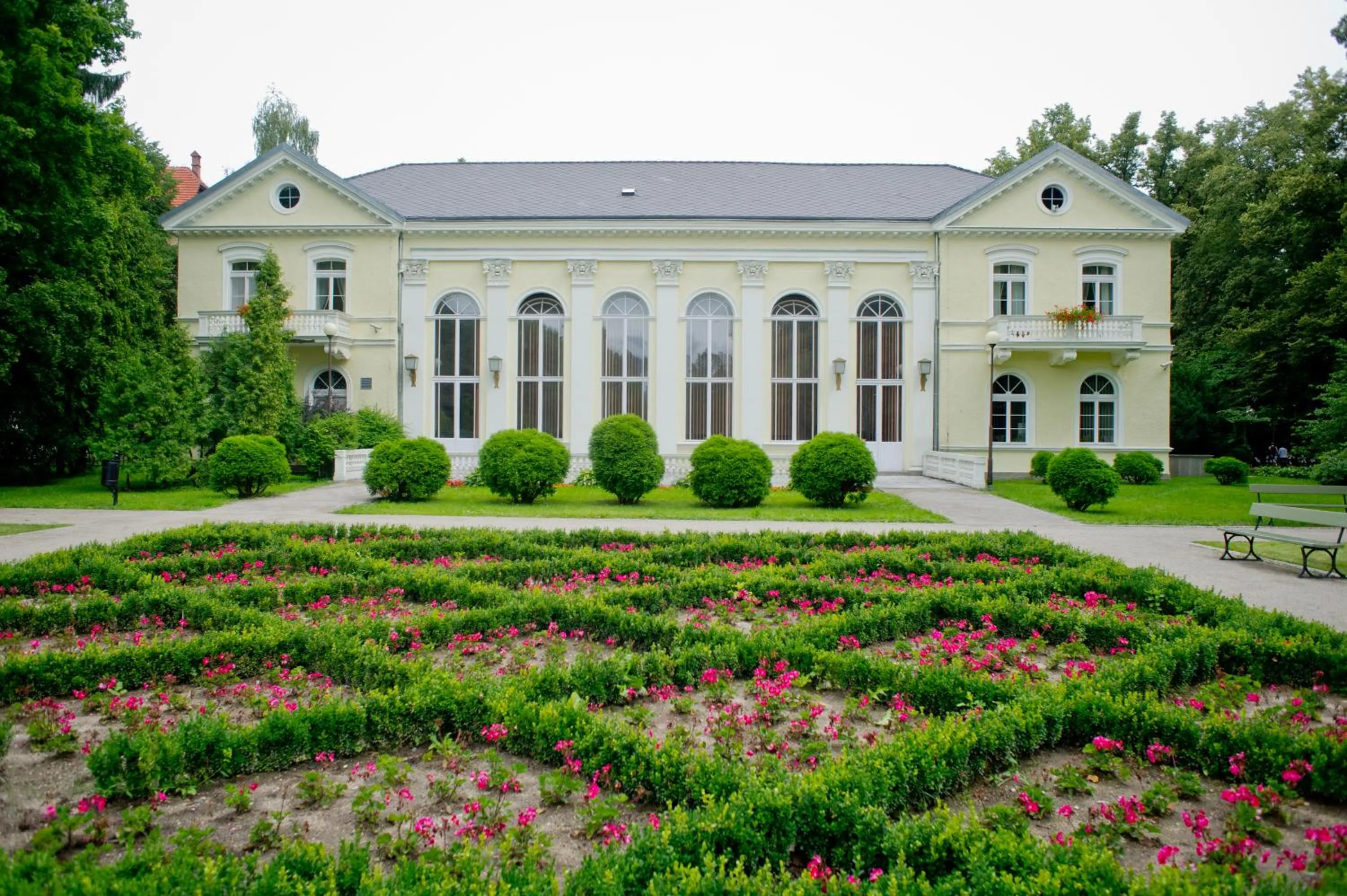 Facade/entrance in Uzdrowisko Cieplice - Jelenia Góra - Pawilon Edward