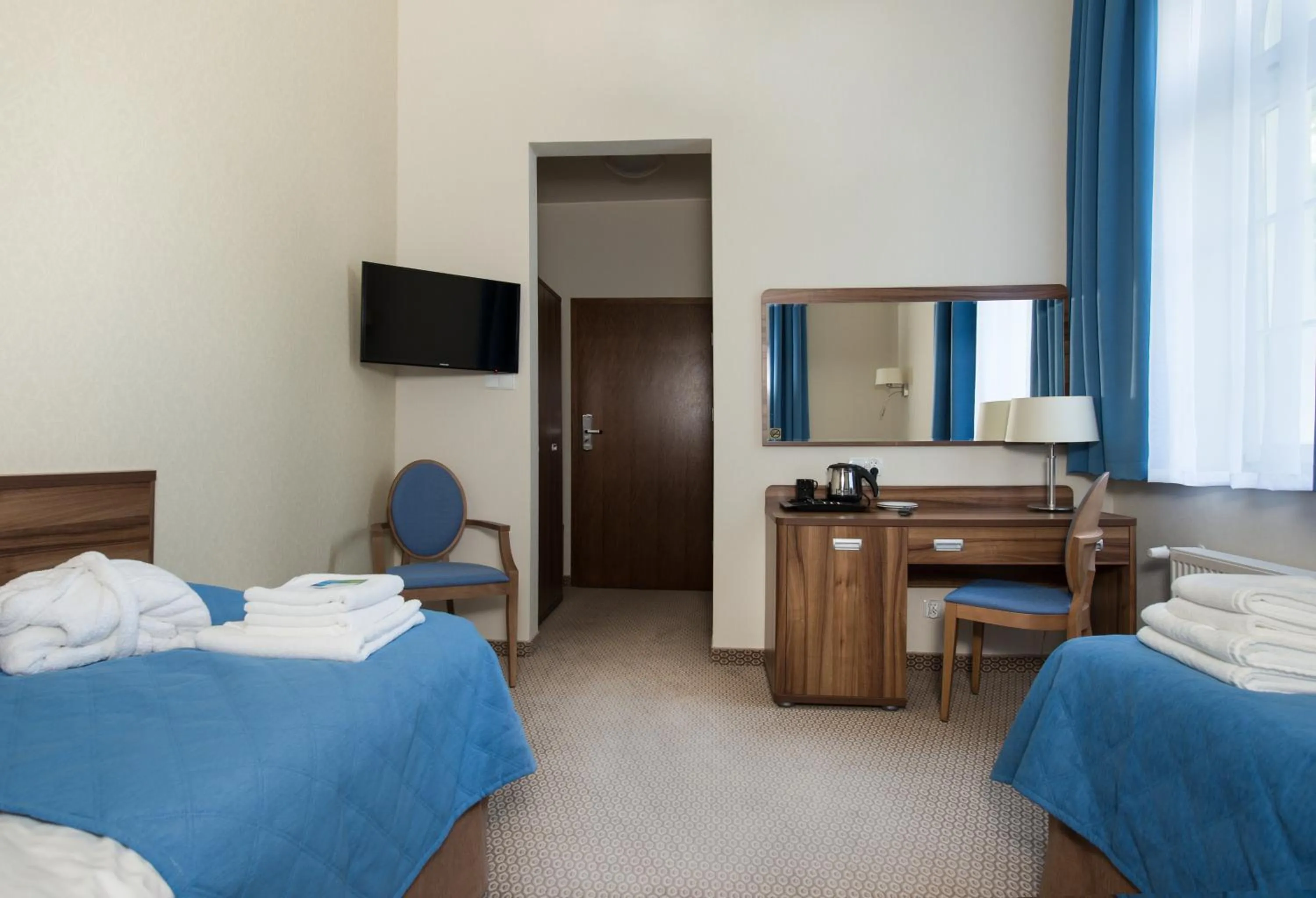 Photo of the whole room, Bed in Uzdrowisko Cieplice - Jelenia Góra - Pawilon Edward