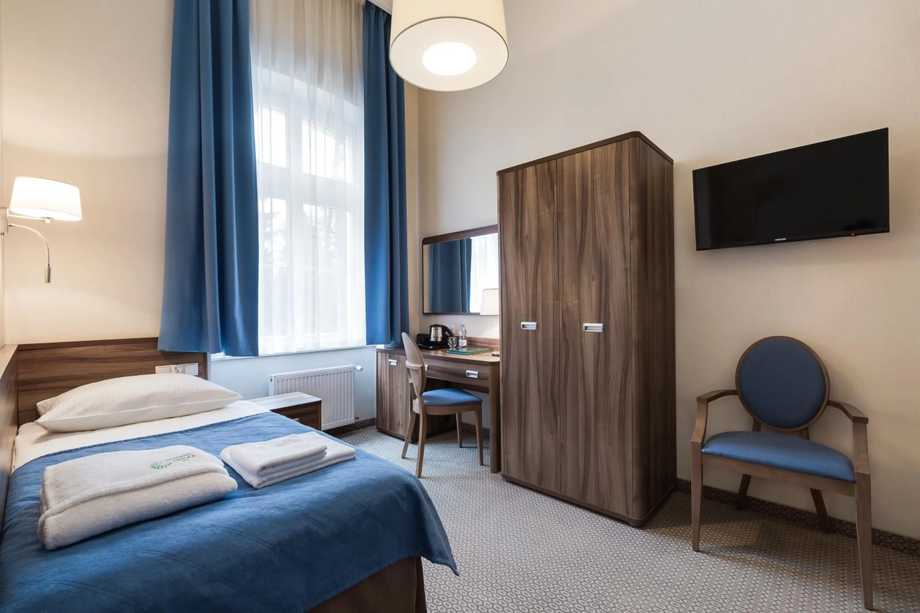 Photo of the whole room, Bed in Uzdrowisko Cieplice - Jelenia Góra - Pawilon Edward