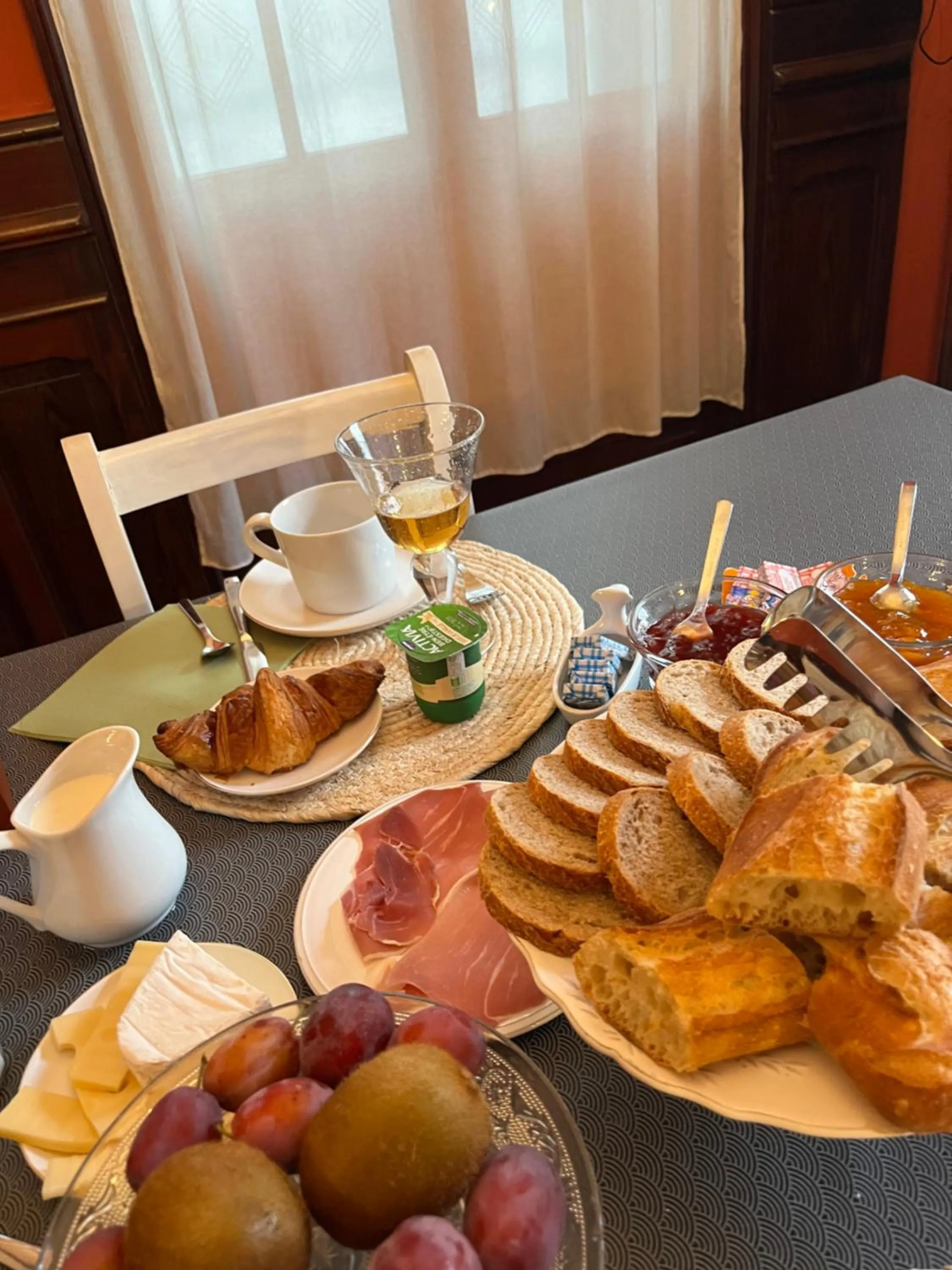 Breakfast in Les Bruyères