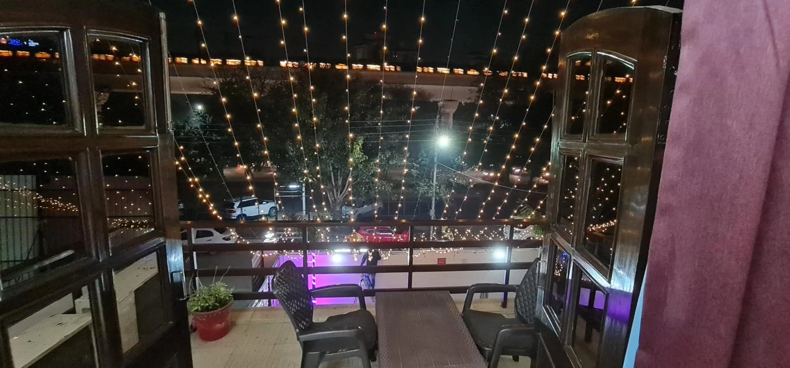 Nook Inn & Suites - MG ROAD METRO