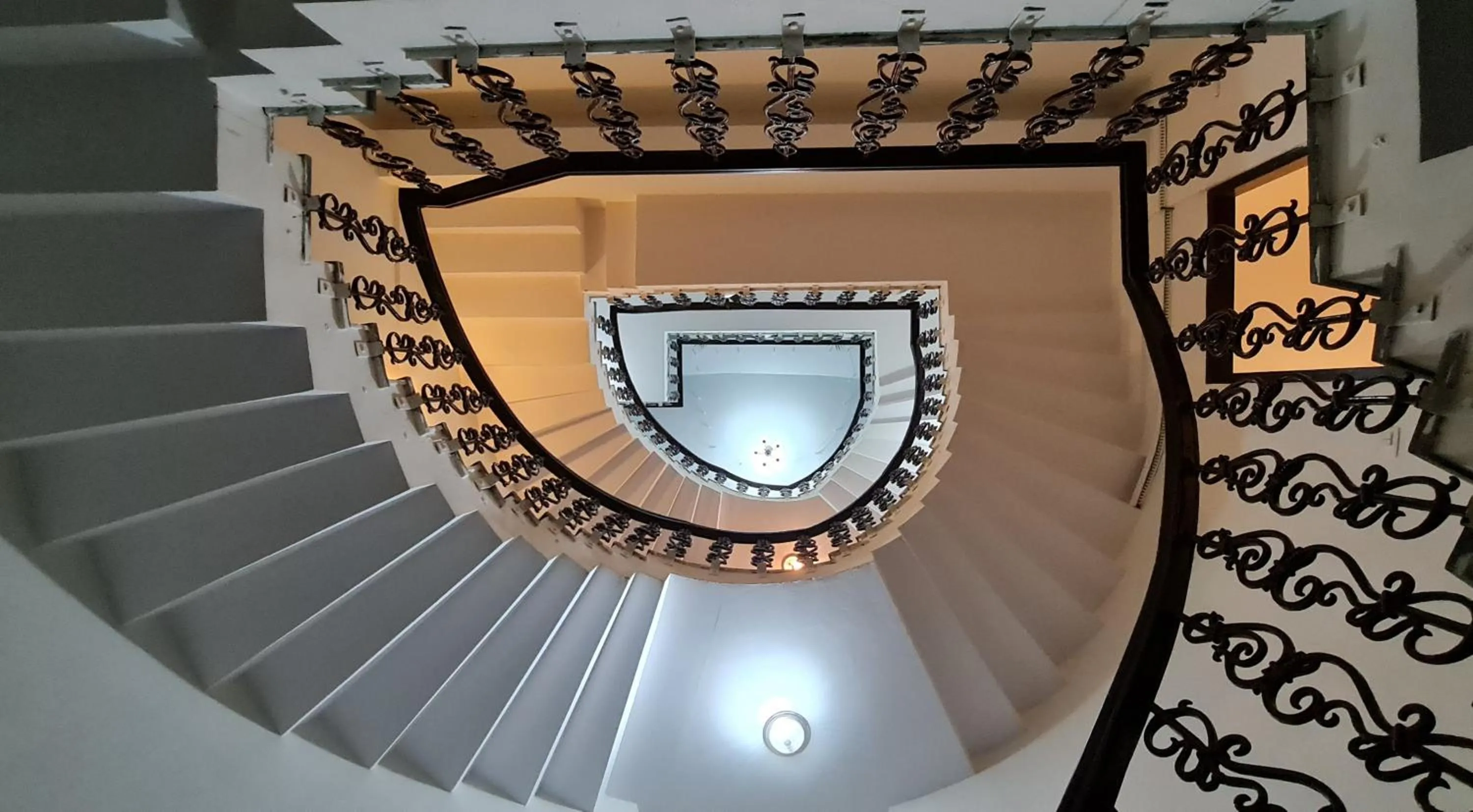 Nook Inn & Suites - MG ROAD METRO