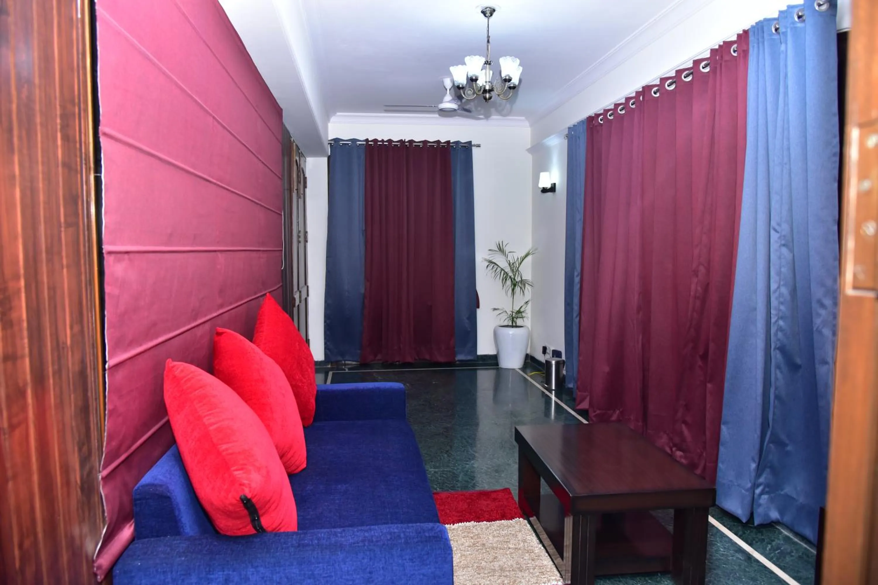 Nook Inn & Suites - MG ROAD METRO