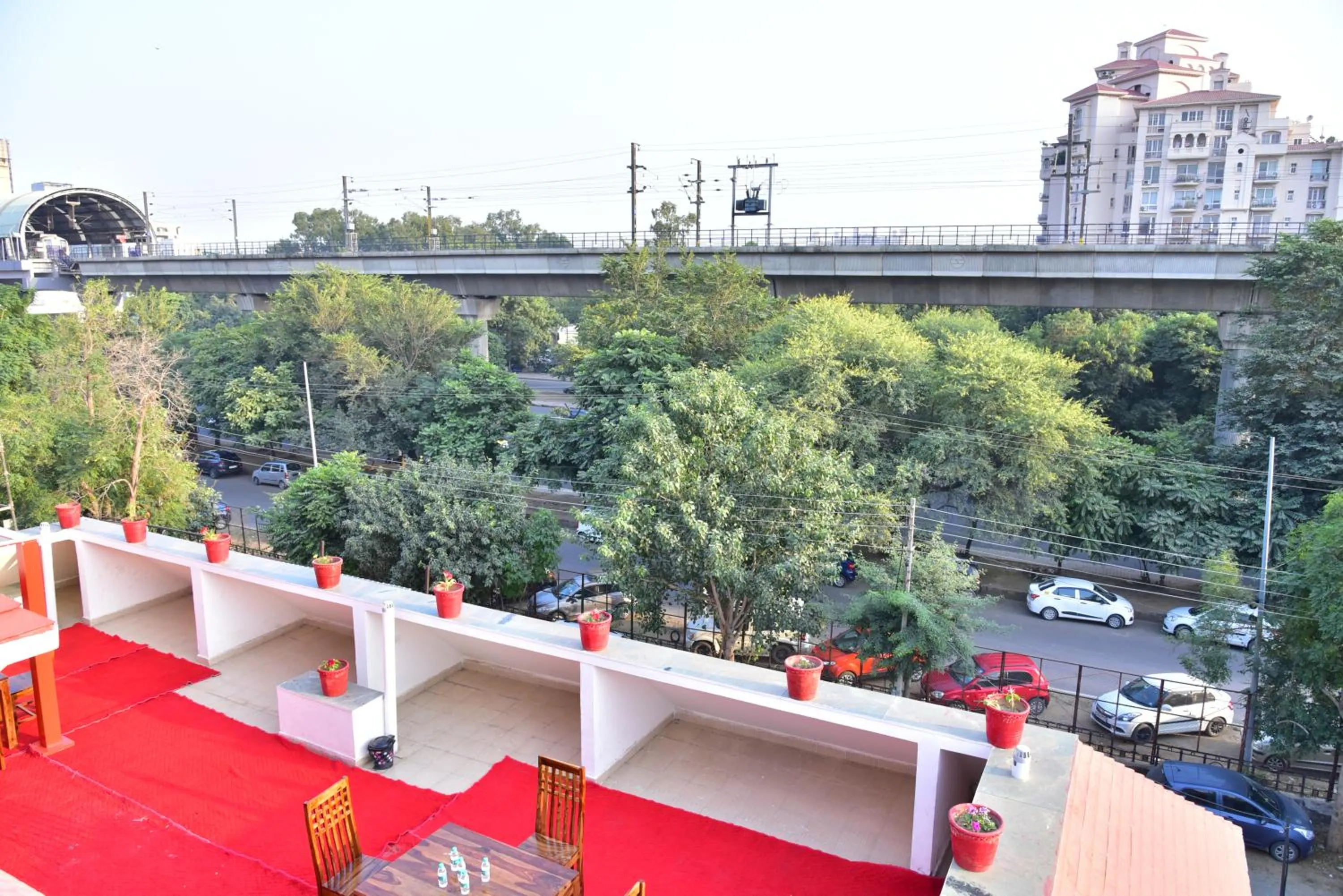 Nook Inn & Suites - MG ROAD METRO