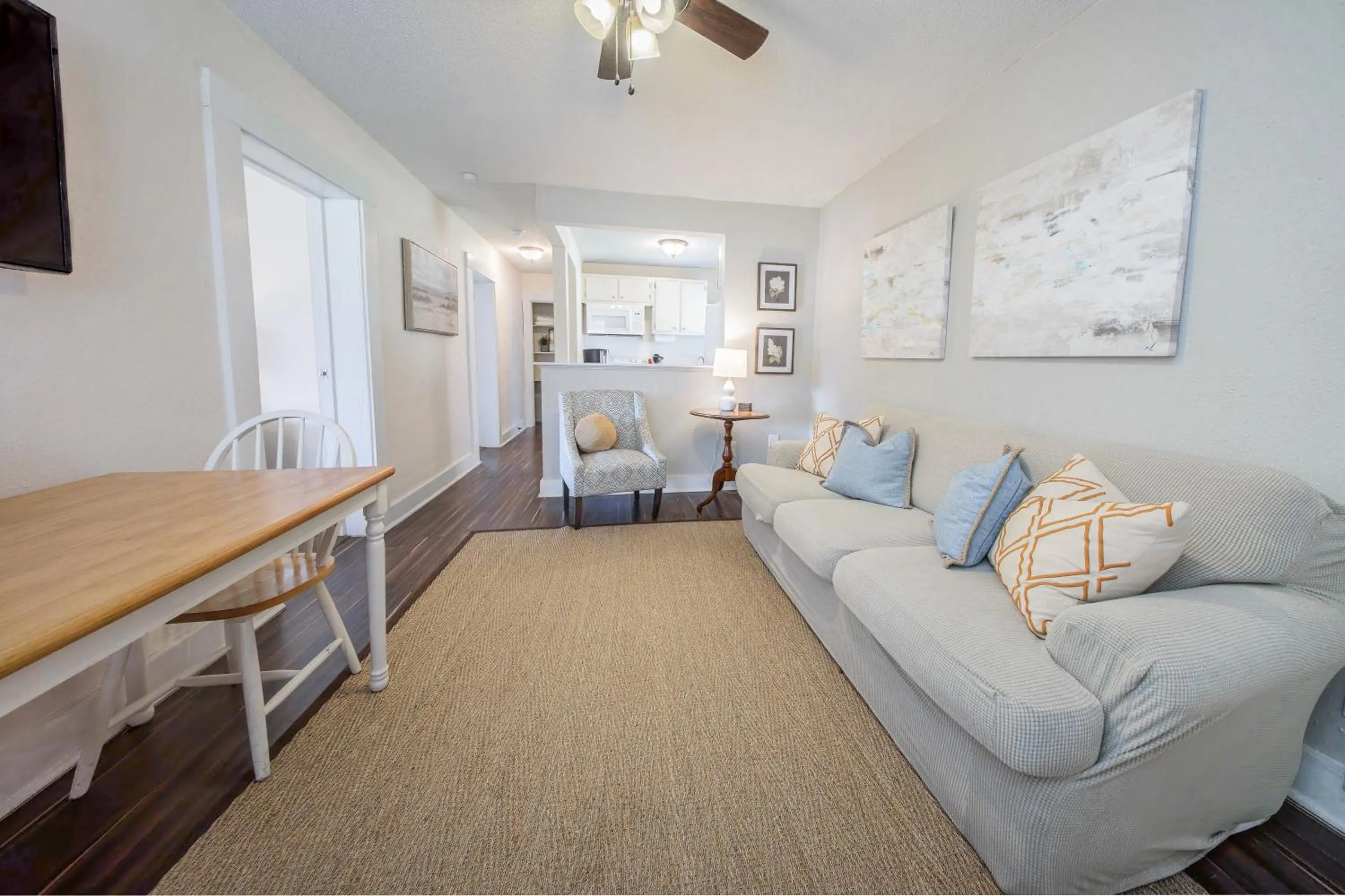 The Flats on Florida St - Super Comfy 2-Bedroom Apartments