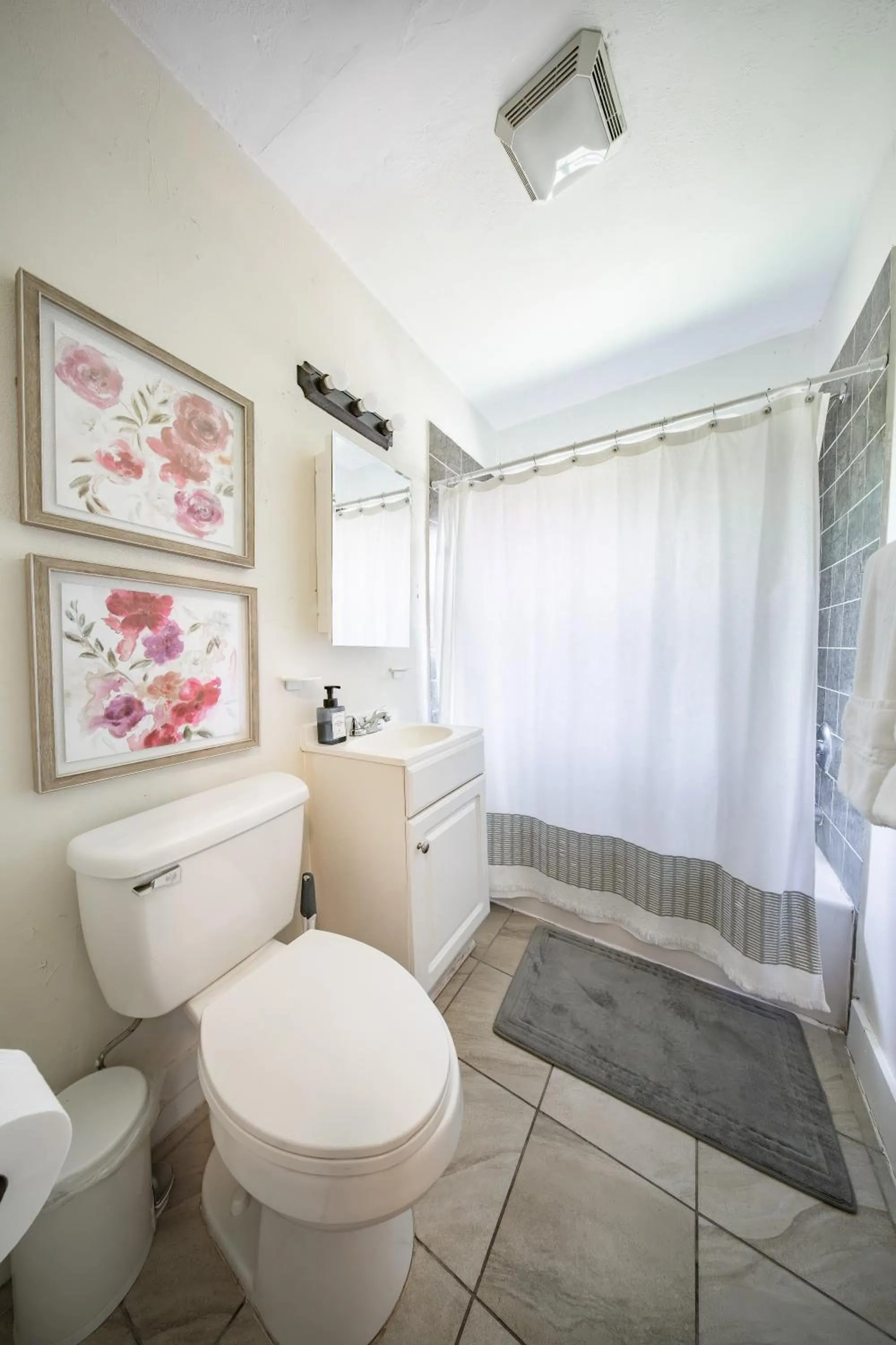 The Flats on Florida St - Super Comfy 2-Bedroom Apartments