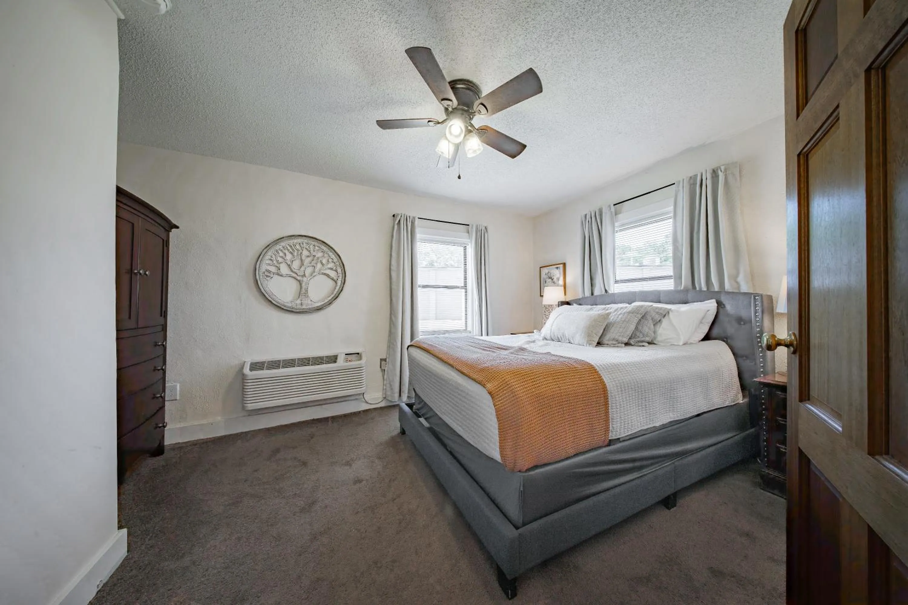 Bed in The Flats on Florida St - Super Comfy 2-Bedroom Apartments