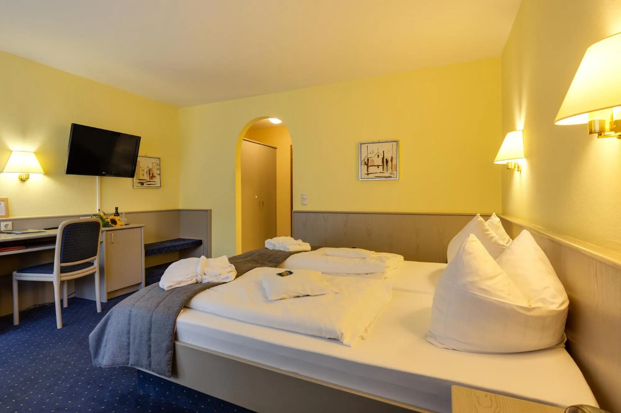 Photo of the whole room, Bed in Hotel Die Kleine Blume