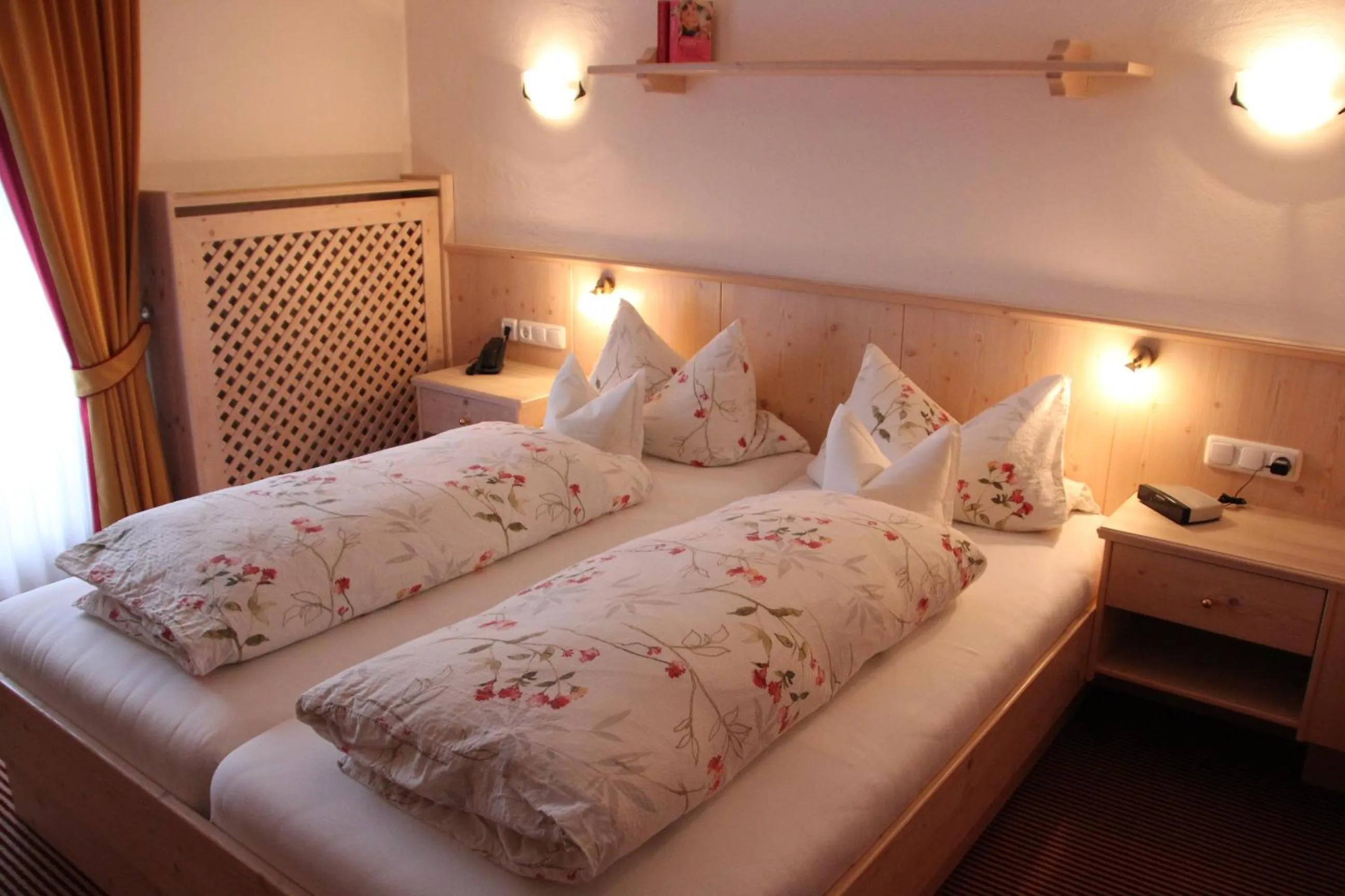 Bed in Hotel Restaurant Neu Meran