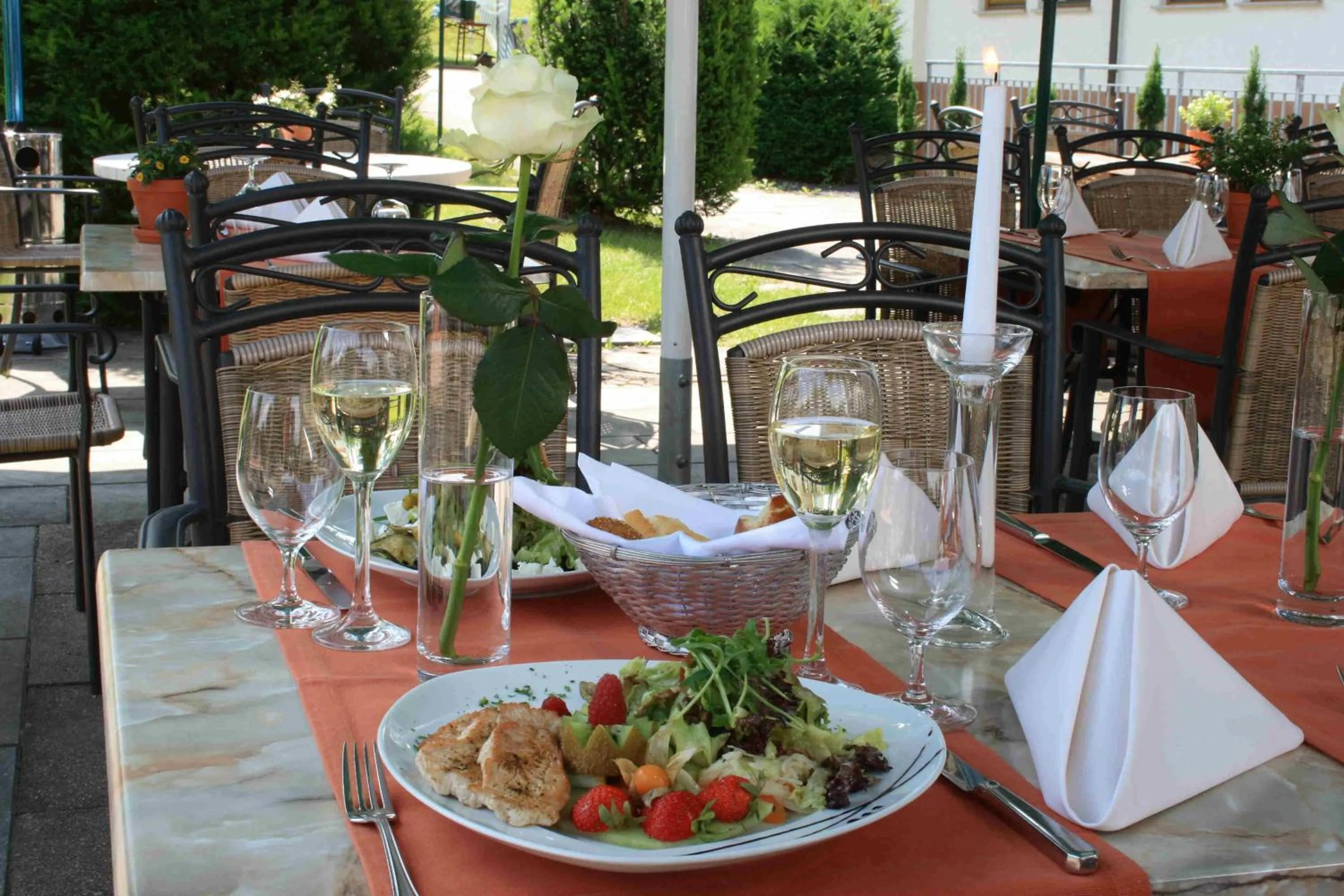 Restaurant/places to eat in Hotel Empfinger Hof, Sure Hotel Collection by Best Western