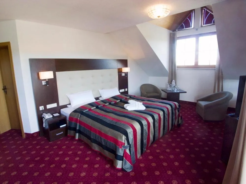 Photo of the whole room, Bed in Hotel Empfinger Hof, Sure Hotel Collection by Best Western