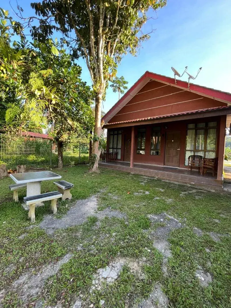 Queen Room with Garden View in Cinta Abadi Resort Queen Room with Garden View in Cinta Abadi Resort