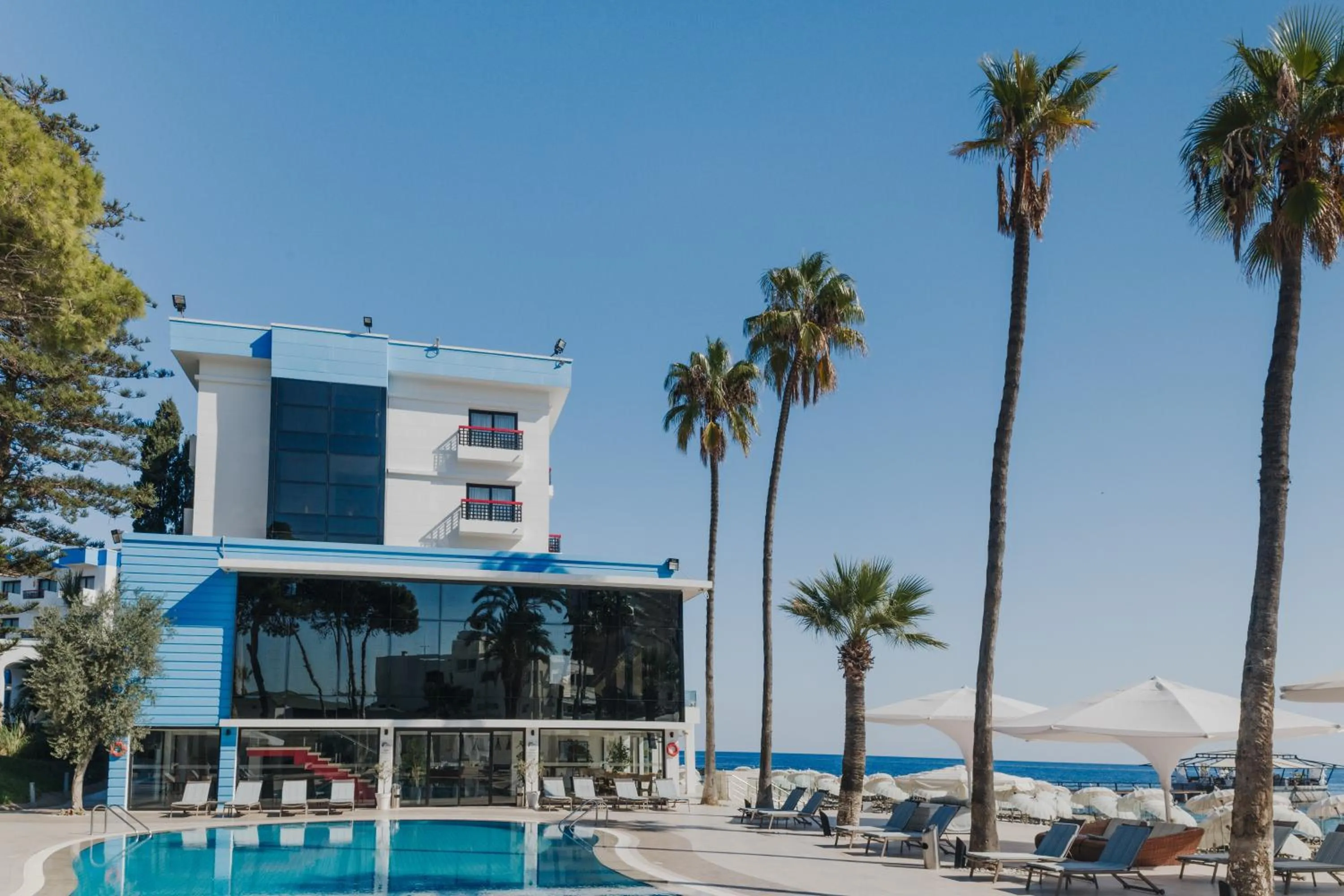 Property building in Arkin Palm Beach Hotel