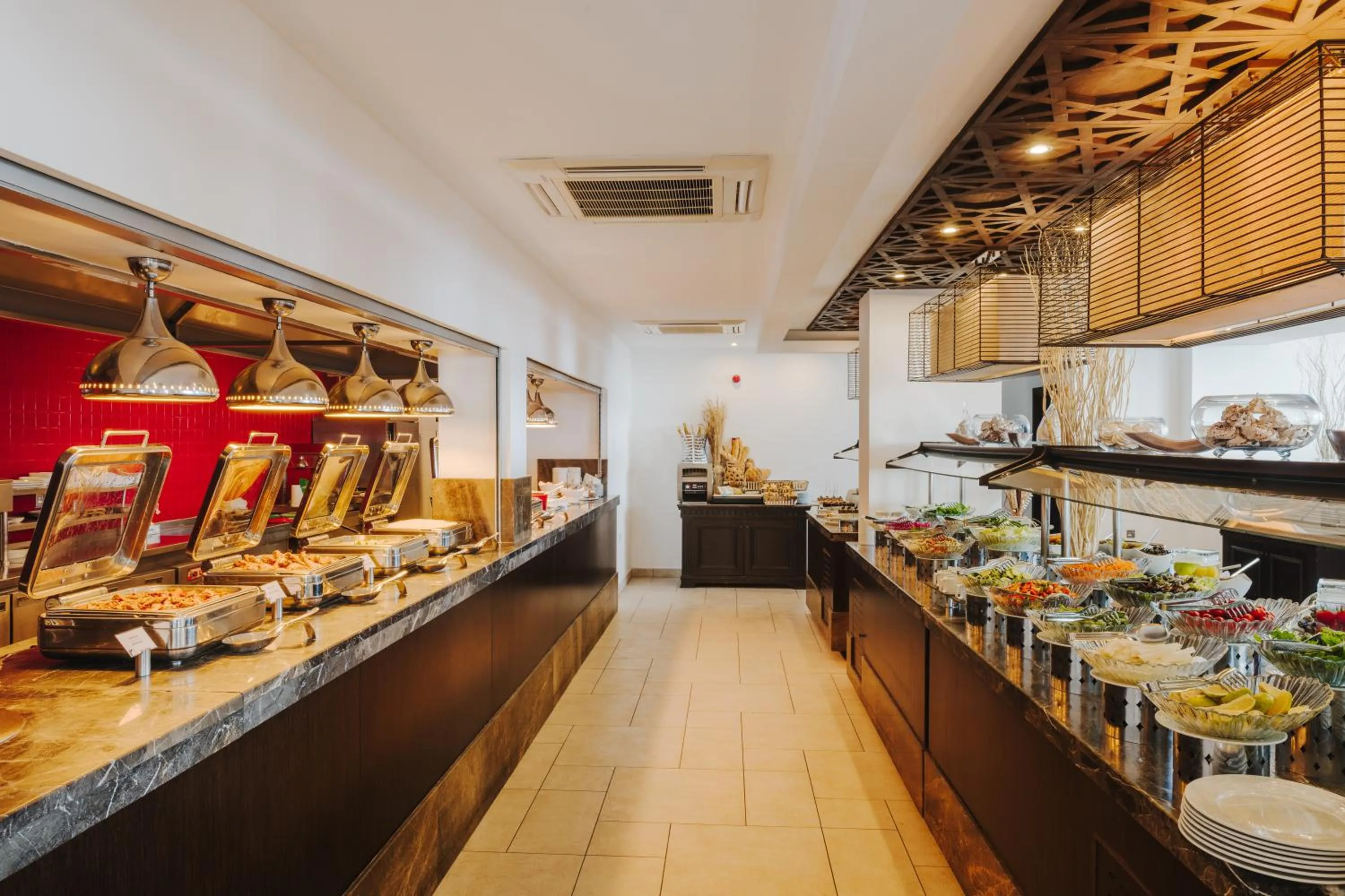 Restaurant/places to eat in Arkin Palm Beach Hotel