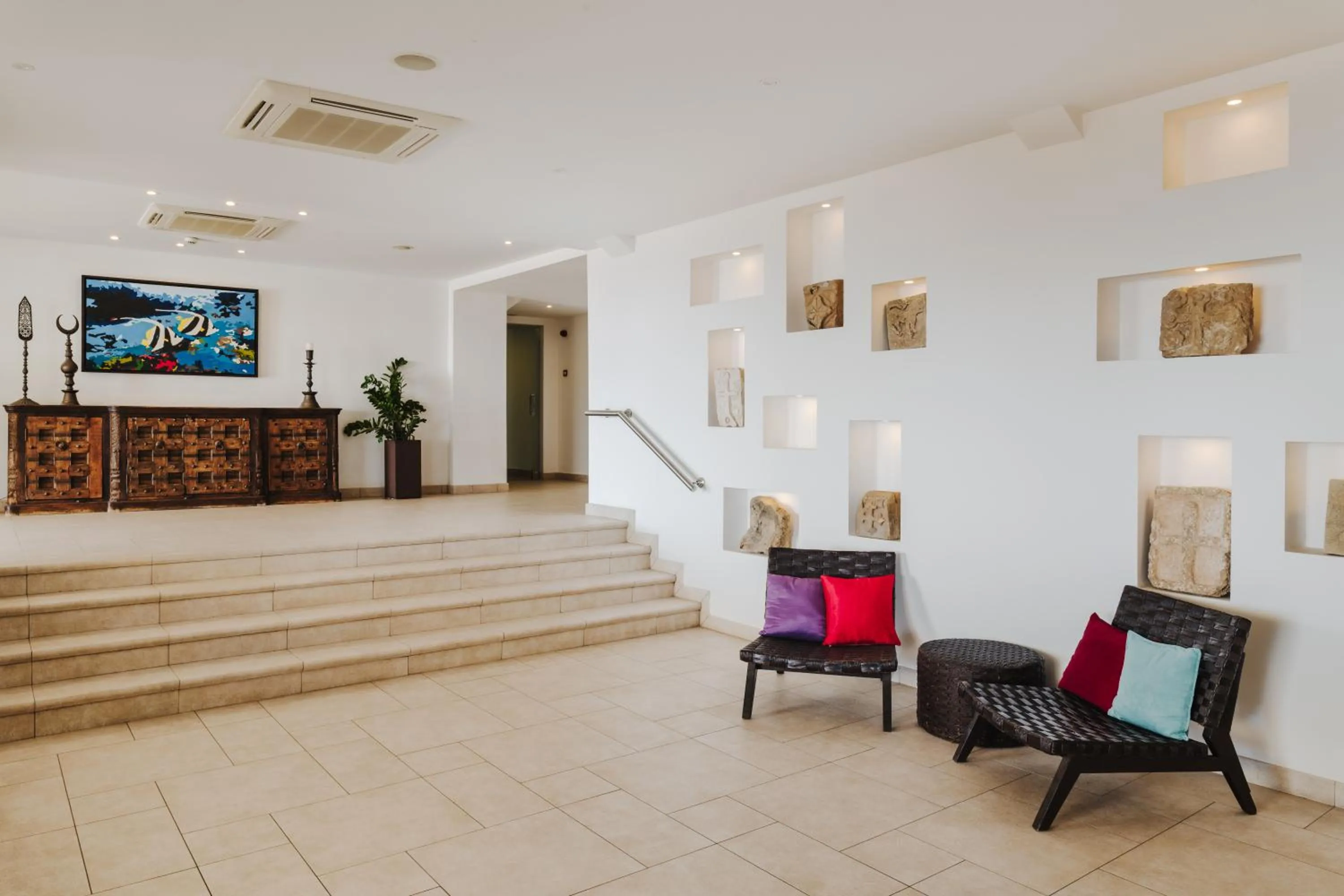 Property building in Arkin Palm Beach Hotel