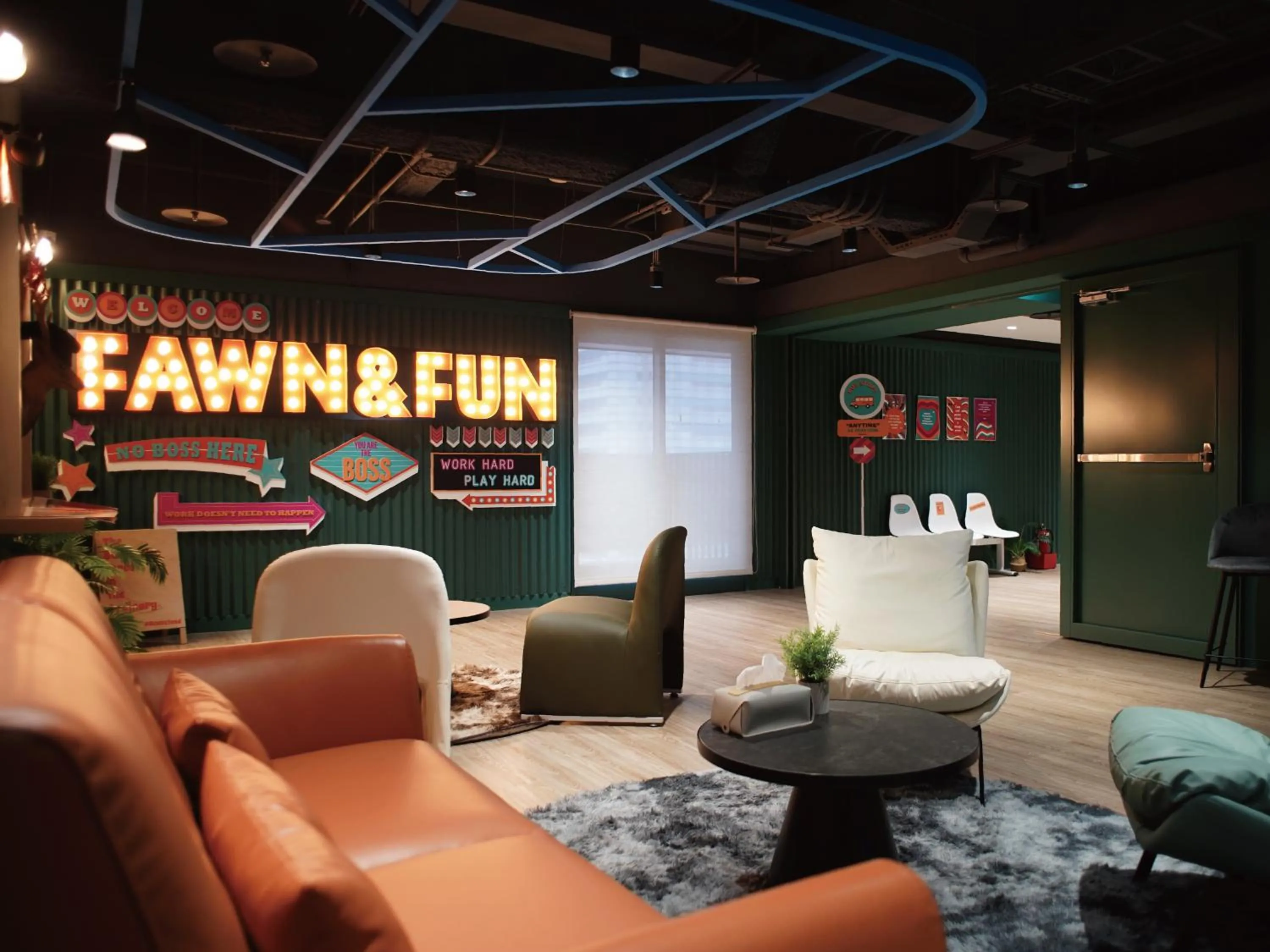 Property logo or sign in Roaders Plus Hotel - Taipei Station